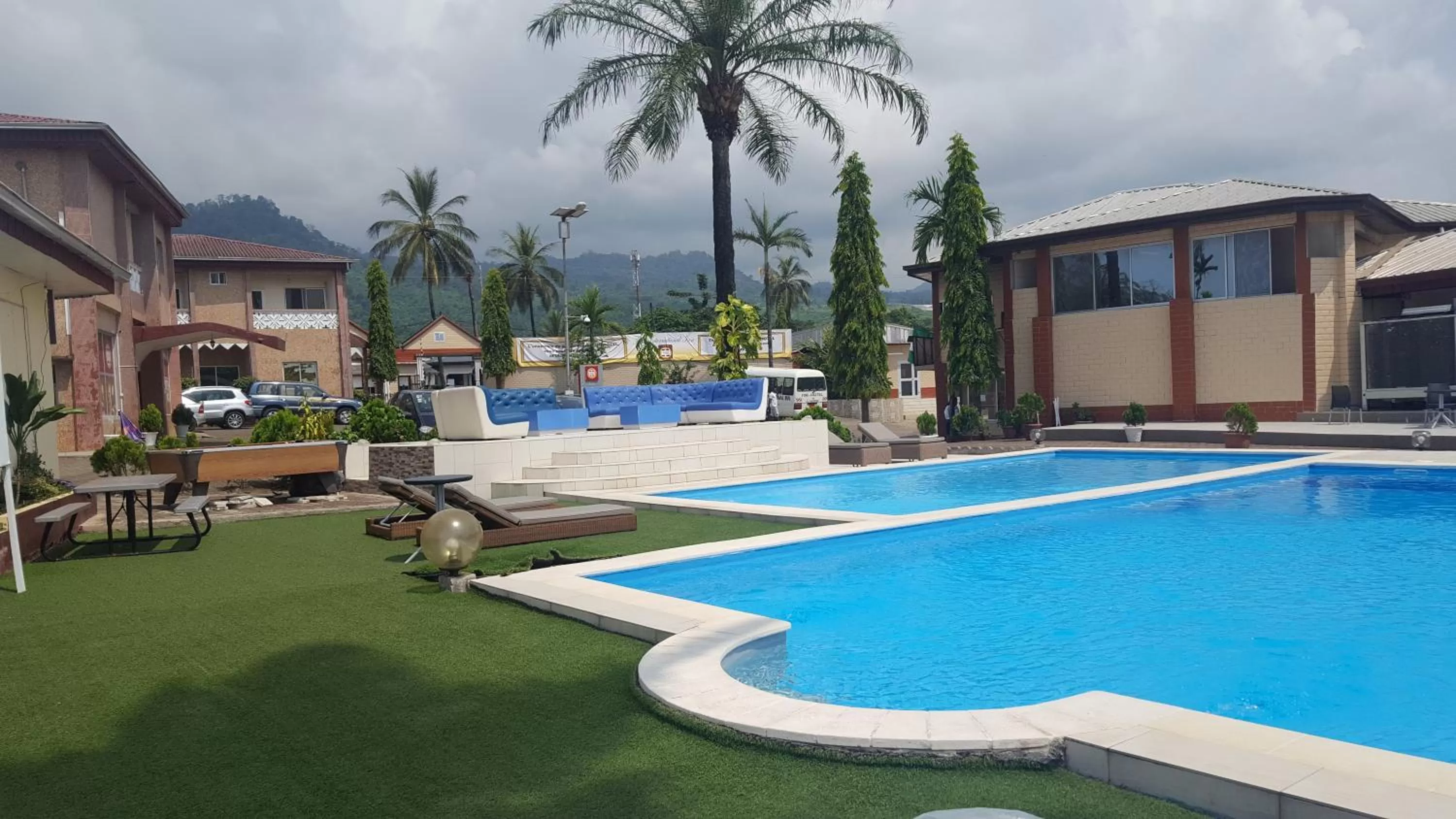 Pool view in Fini Hotel Bobende