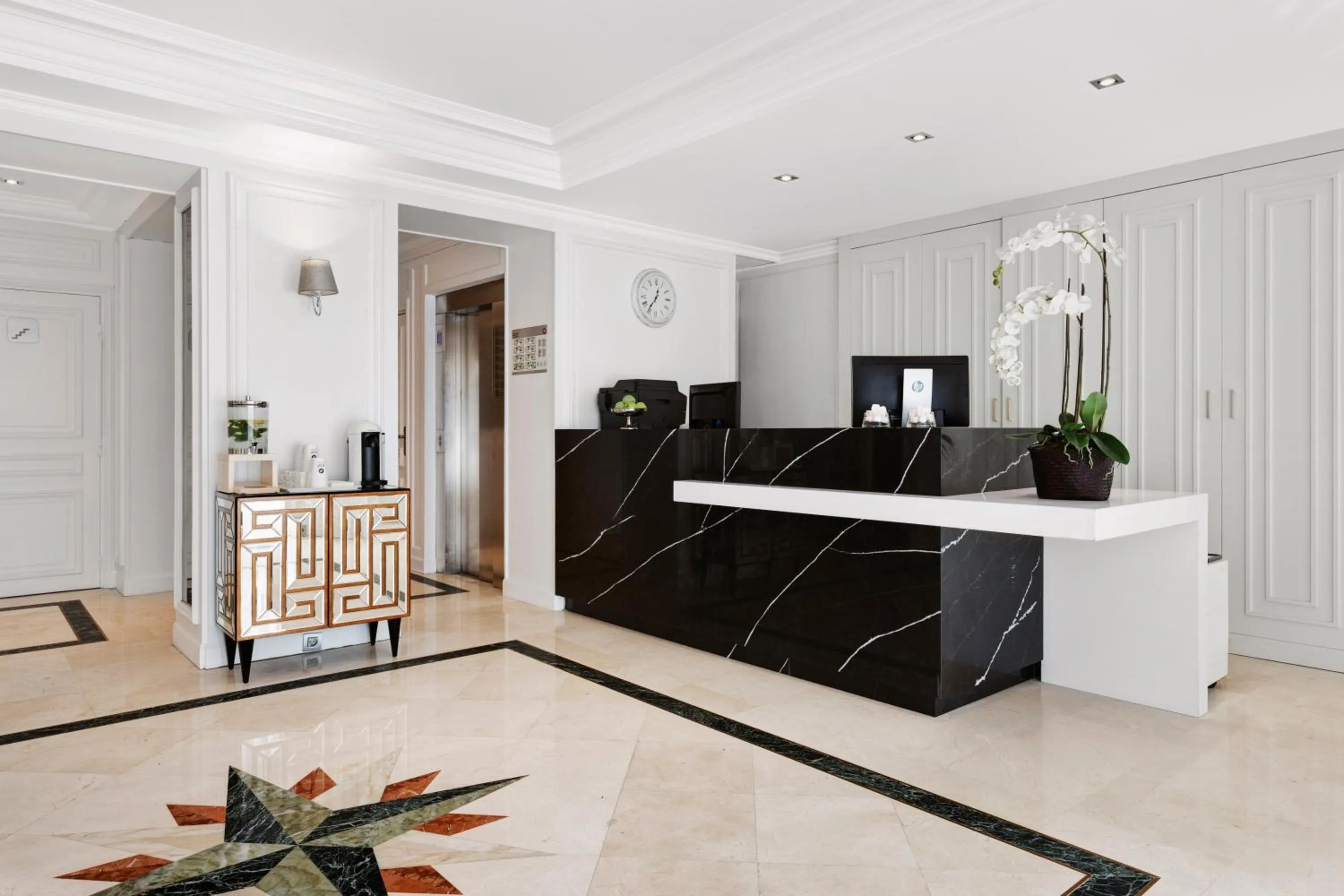 Lobby or reception in Exe Paris Centre