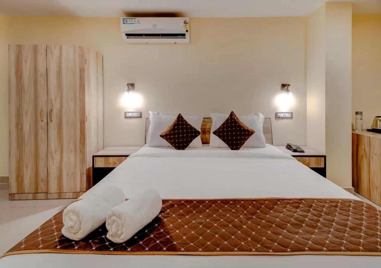 Photo of the whole room, Bed in Hotel Sai Rain Tree