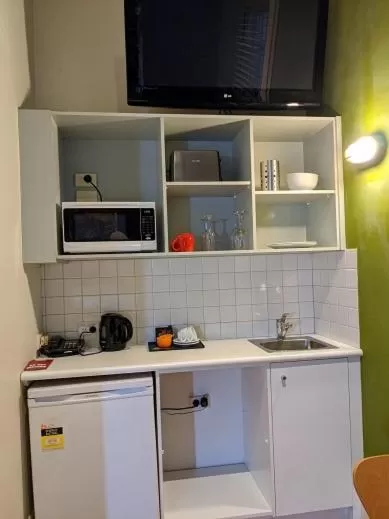 Kitchen or kitchenette in Tolarno Hotel