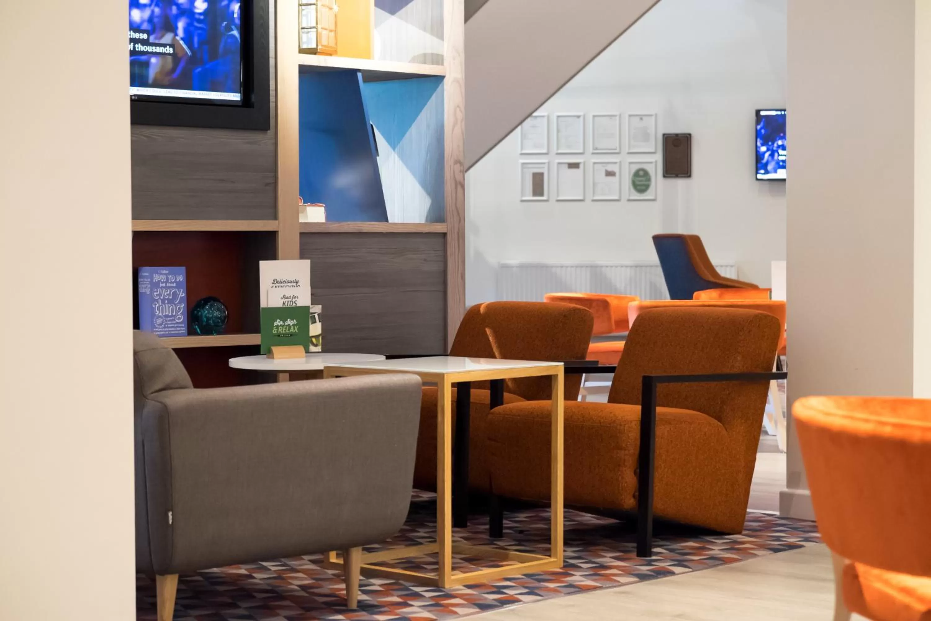 Lounge or bar in Holiday Inn Corby Kettering A43 by IHG