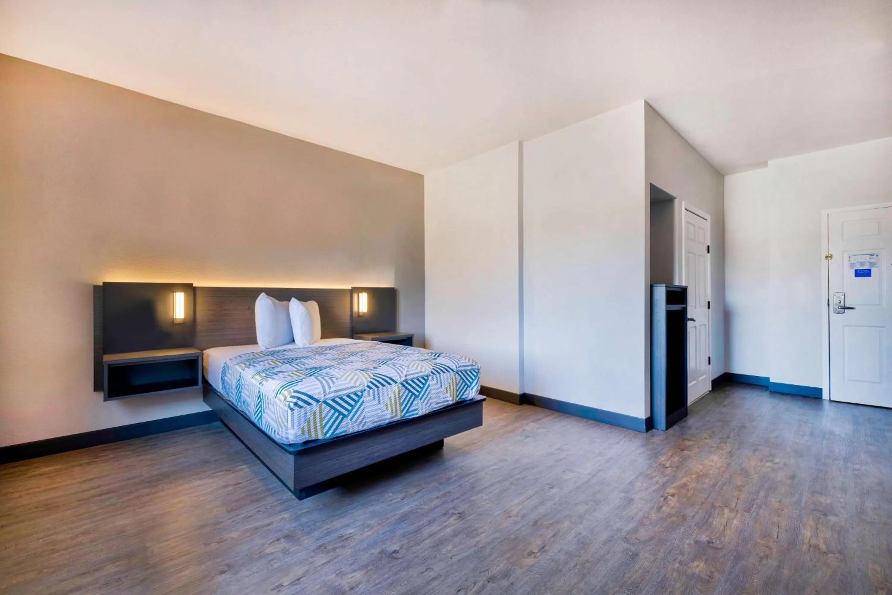 Bedroom, Bed in Motel 6-Norman, OK