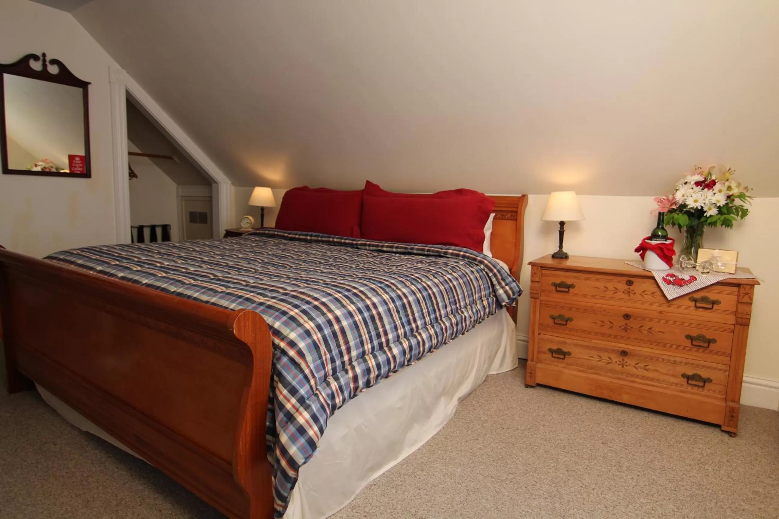 Bed in Kendall Tavern Inn Bed and Breakfast