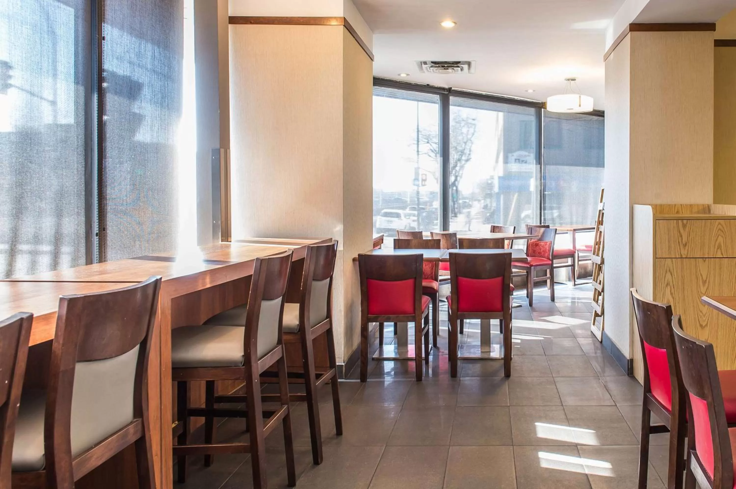 Restaurant/places to eat in Ramada Plaza by Wyndham Montreal