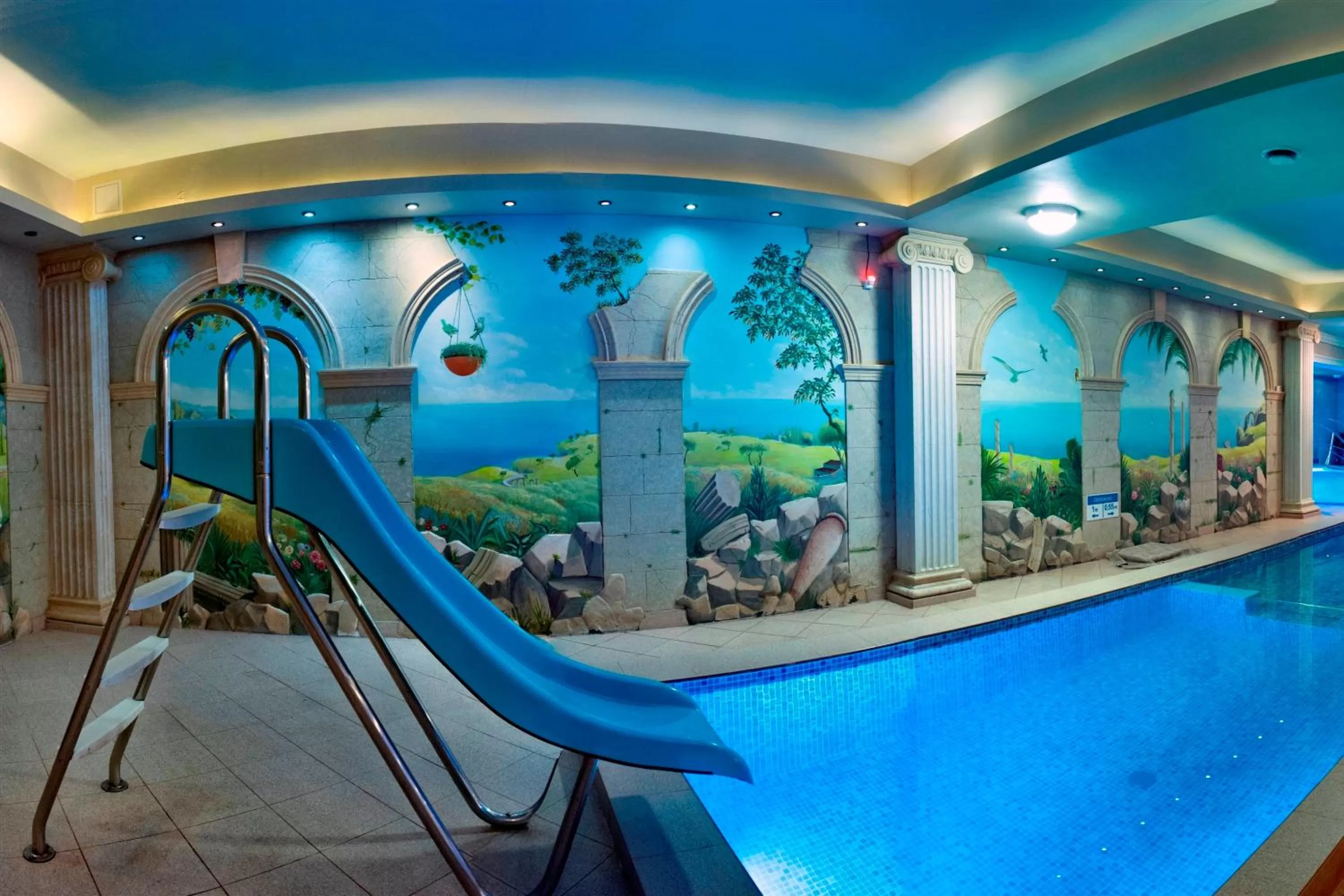 Swimming pool in Spa Hotel Gloria Przemyśl