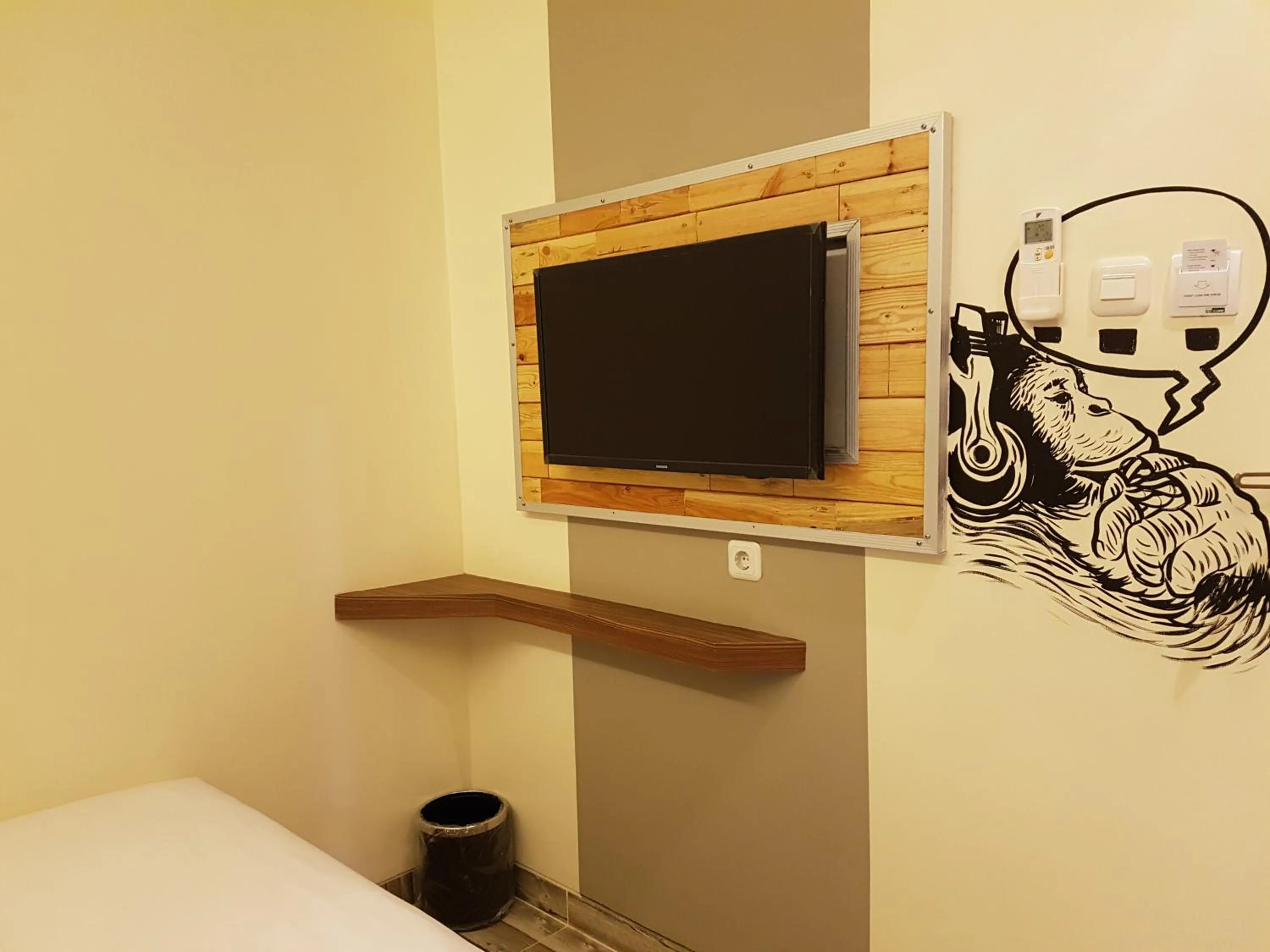 TV and multimedia in Bold Hotel Jakarta