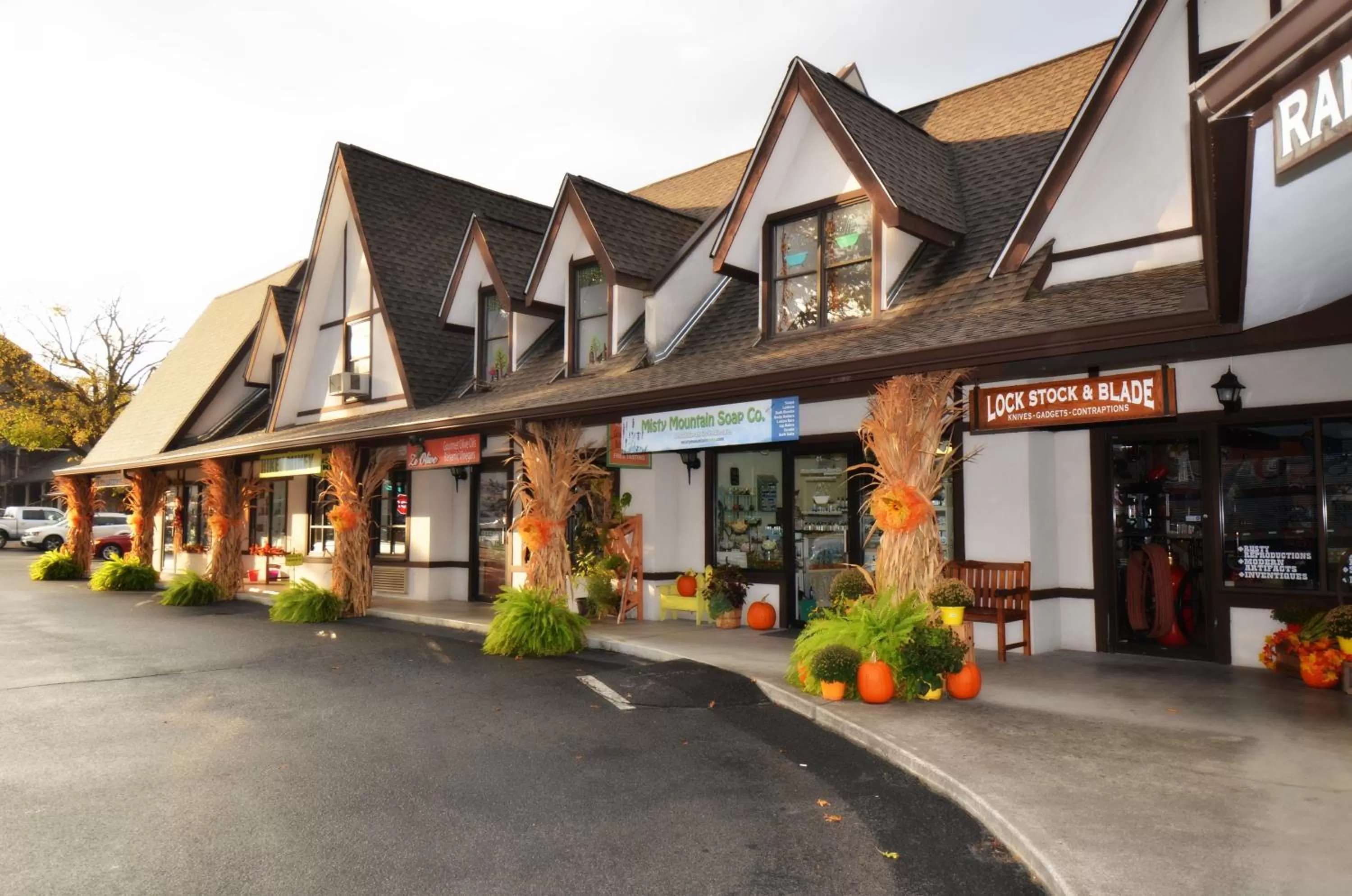 Shopping Area, Property Building in Rivergate Mountain Lodge