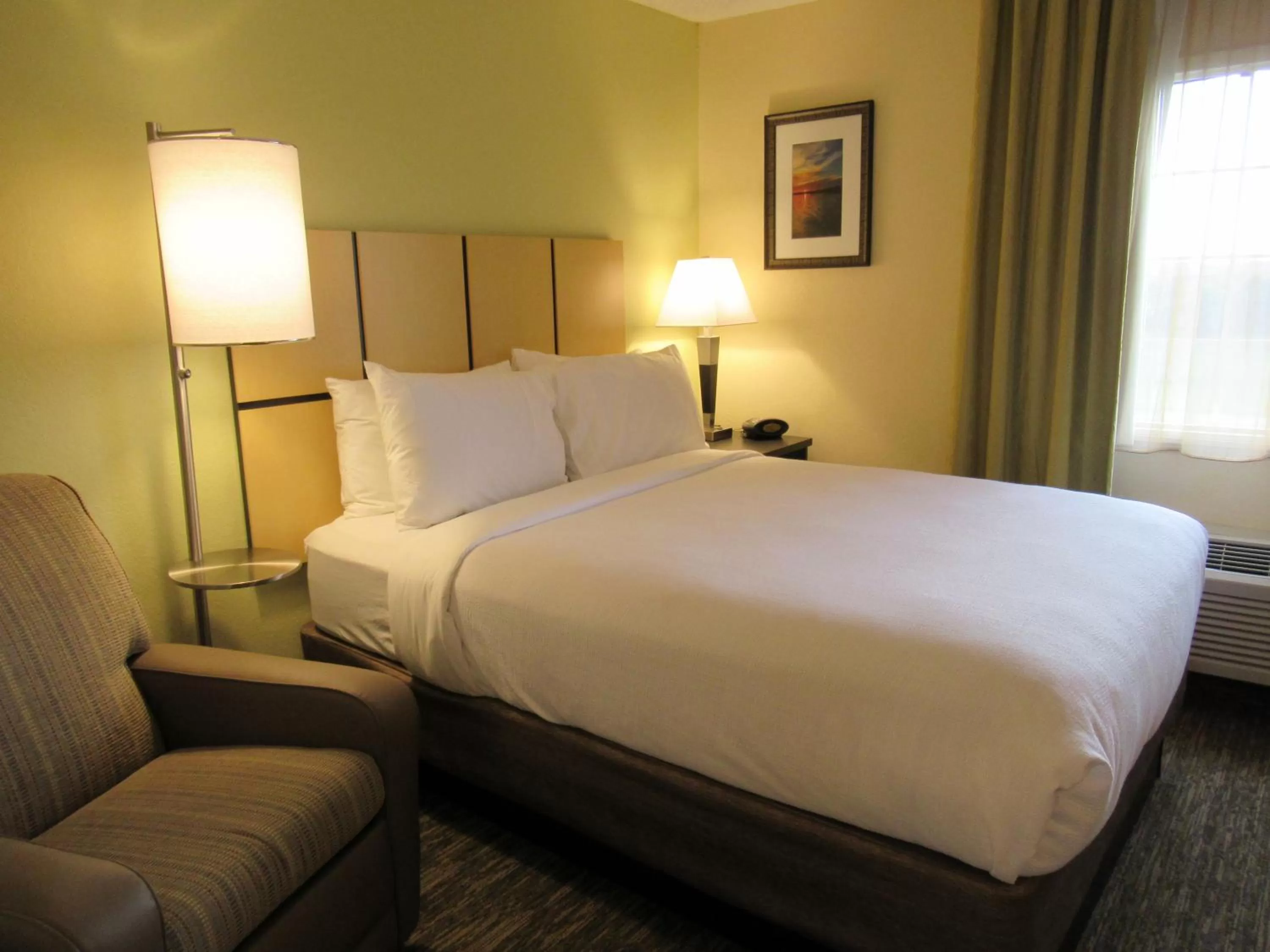 Photo of the whole room, Bed in Candlewood Suites Lake Mary by IHG