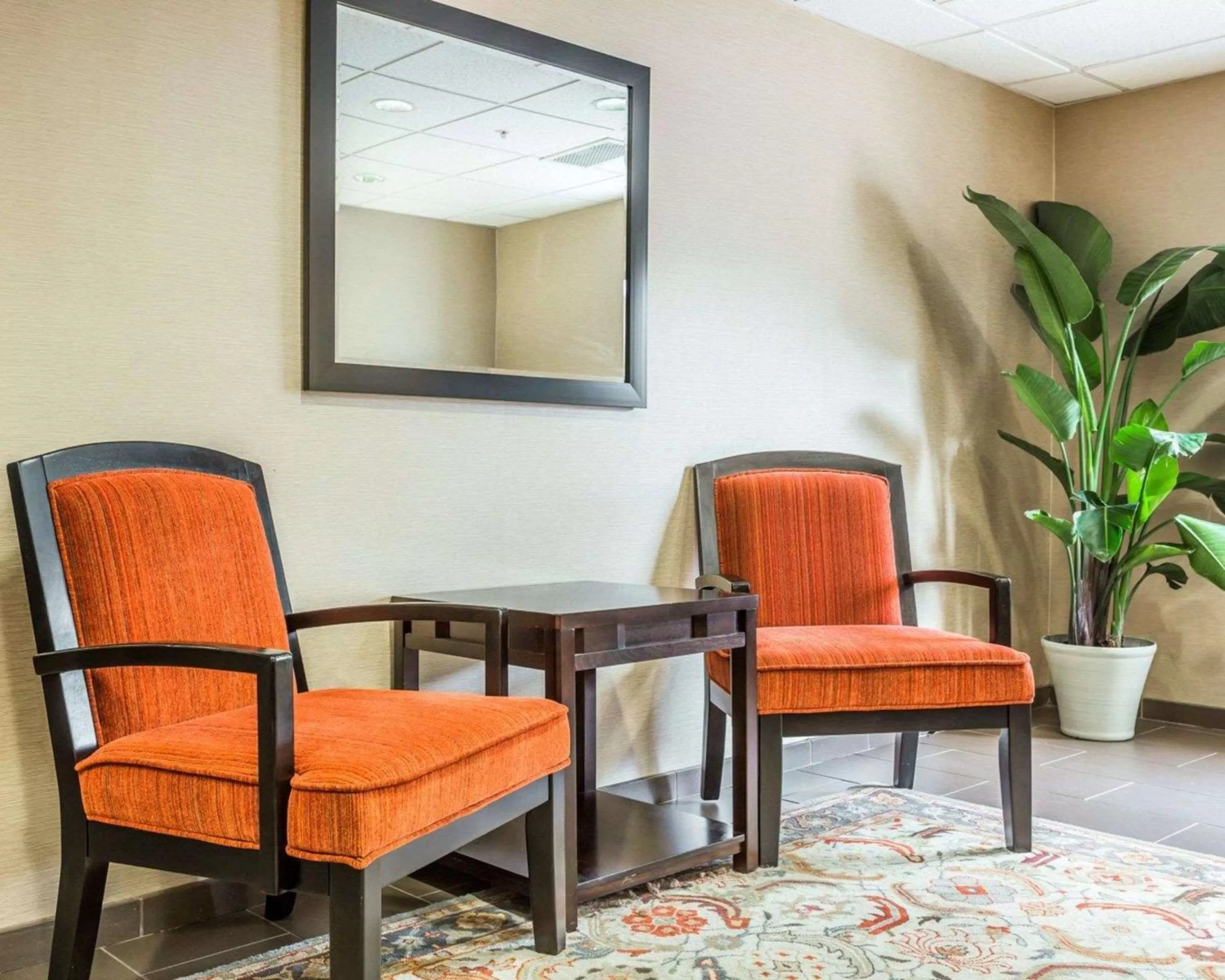 Lobby or reception in Comfort Suites at Isle of Palms Connector