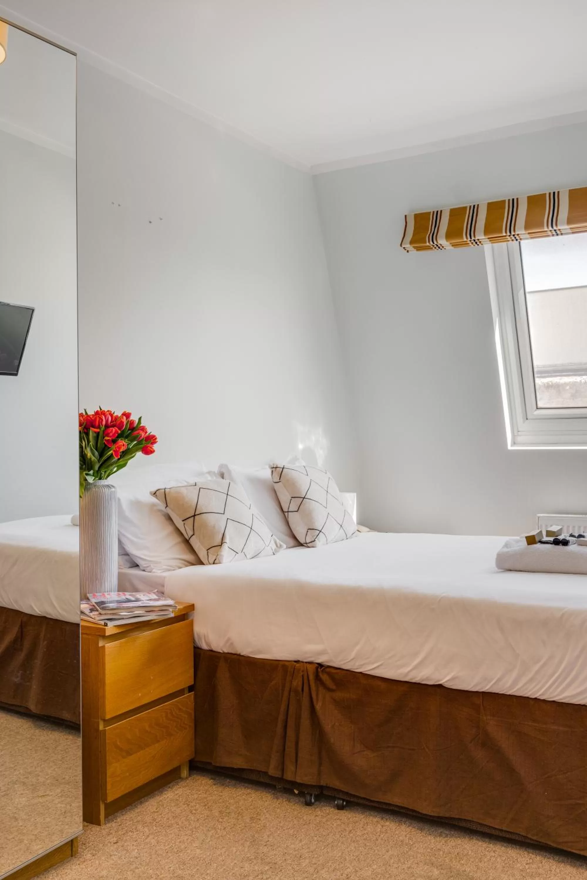 Bed in 1 Lexham Gardens Hotel