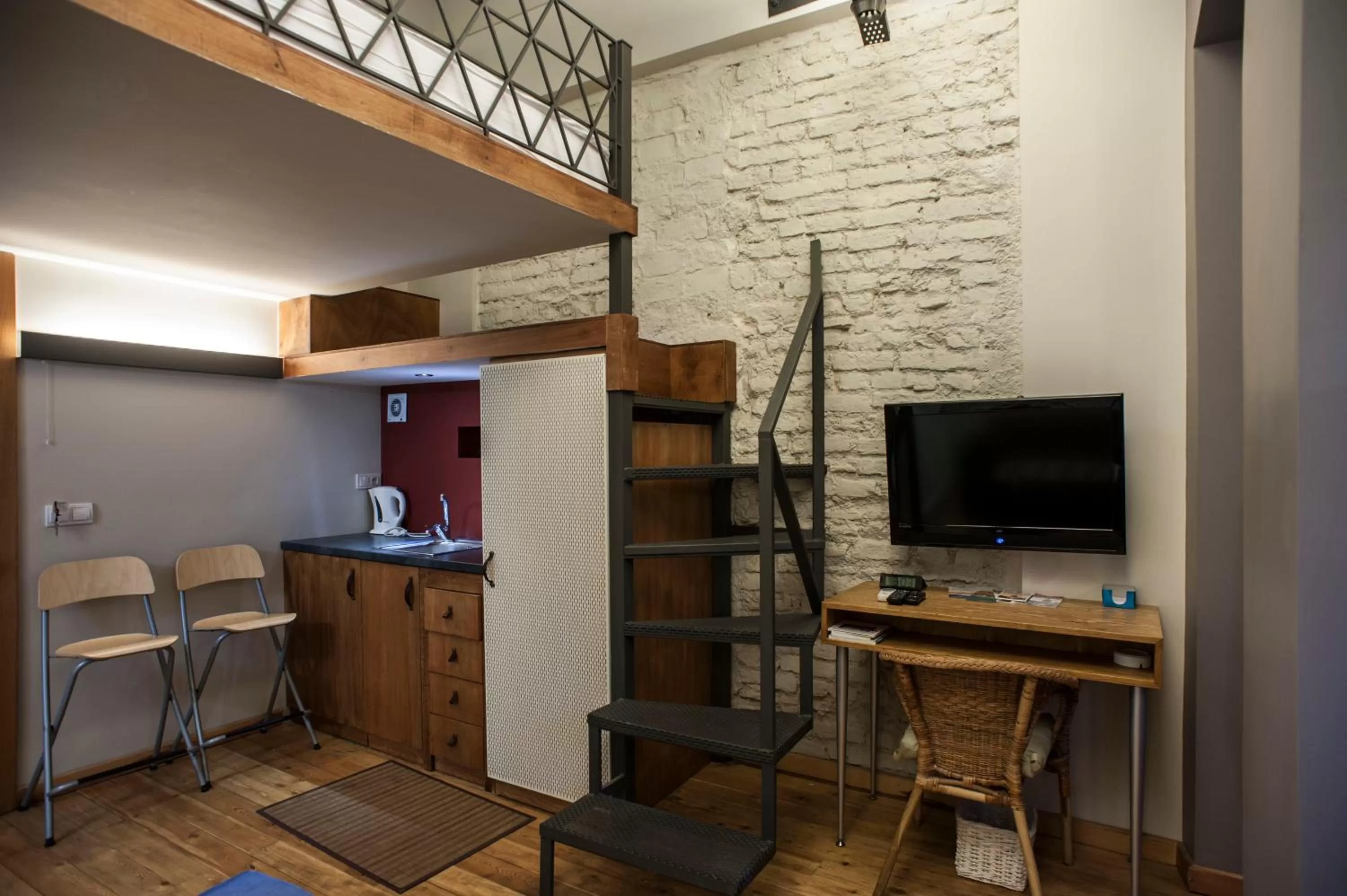 TV and multimedia in Peradays