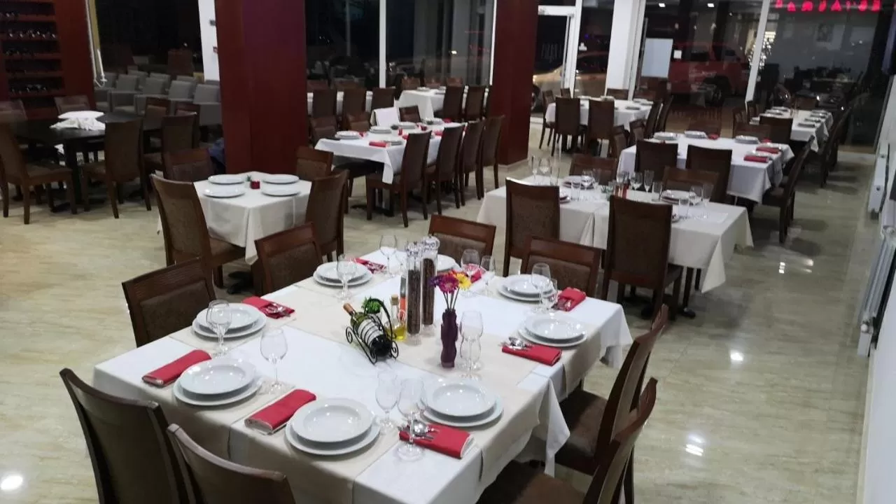 Restaurant/Places to Eat in Petriti & Spa