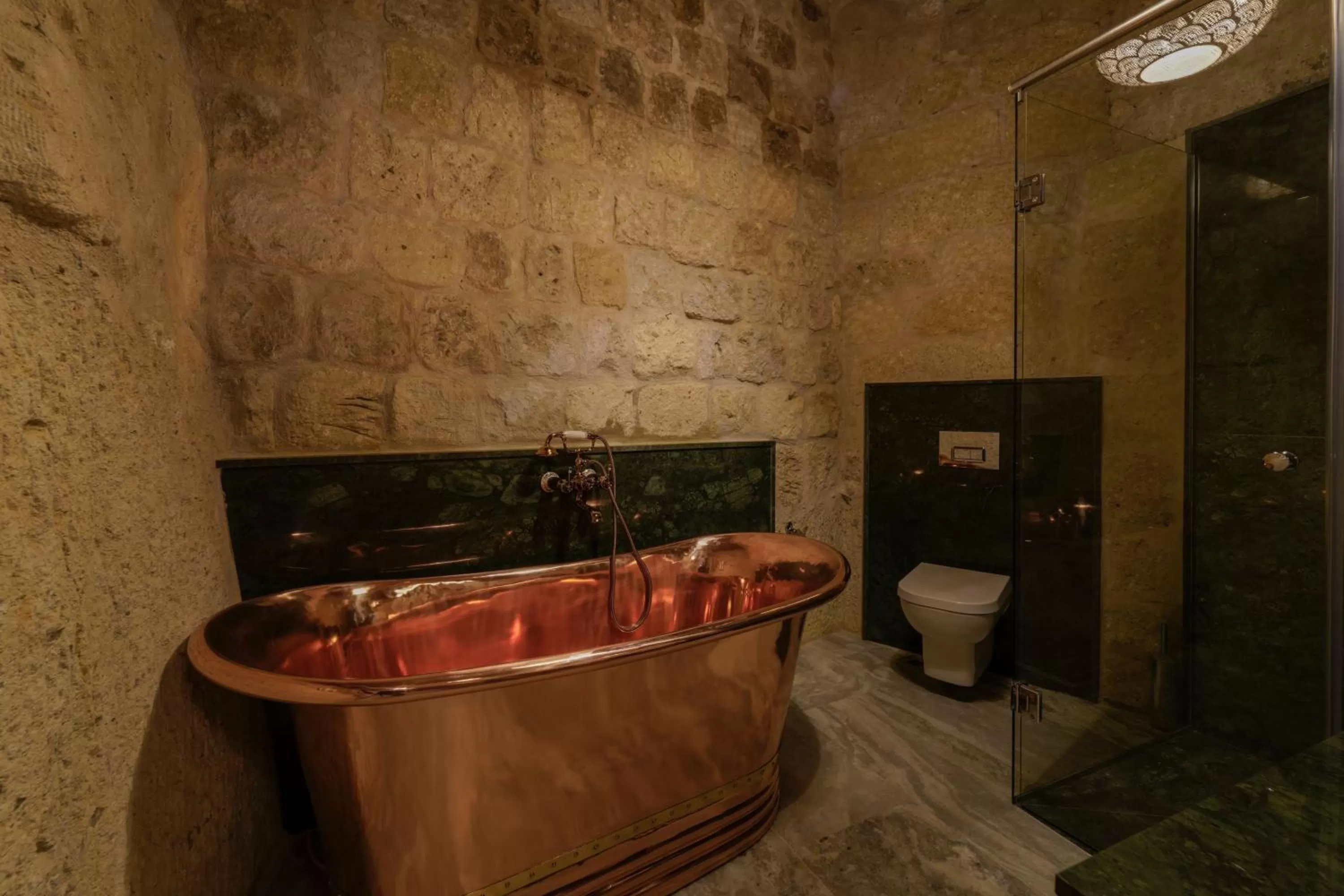 Toilet in The Niche Cave Hotel