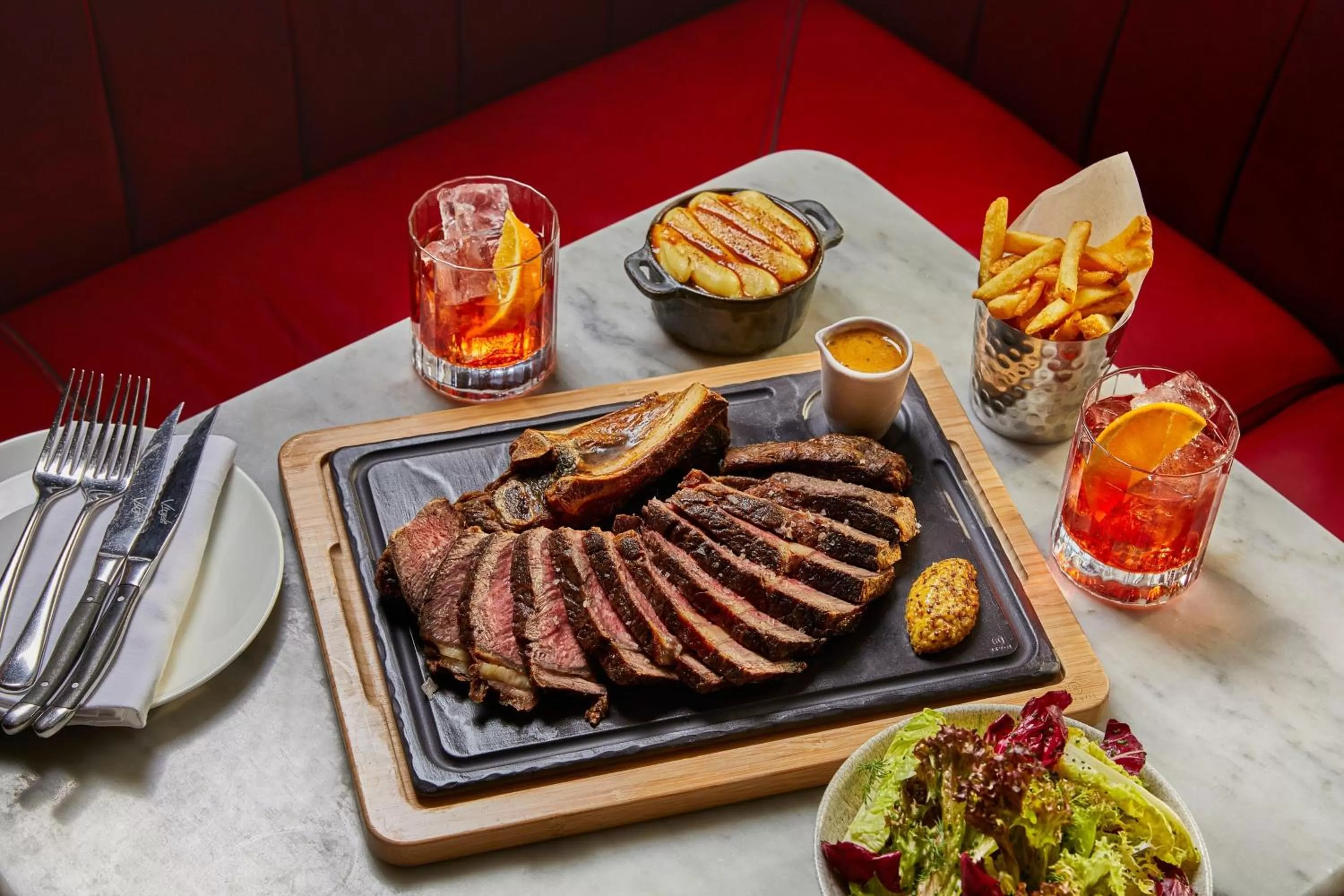 Lounge or bar in London Marriott Hotel Grosvenor Square