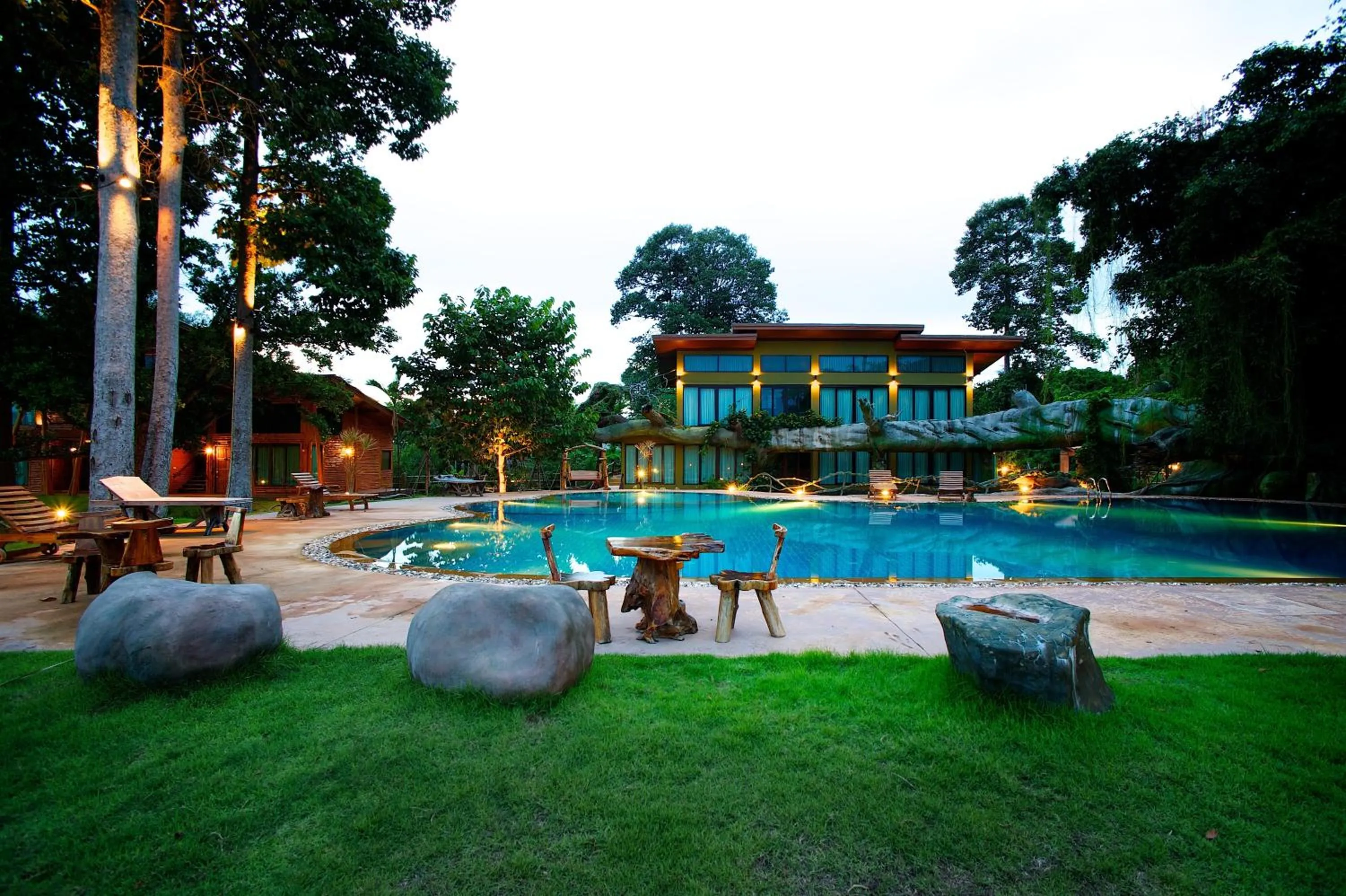 Swimming pool in Blues River Resort