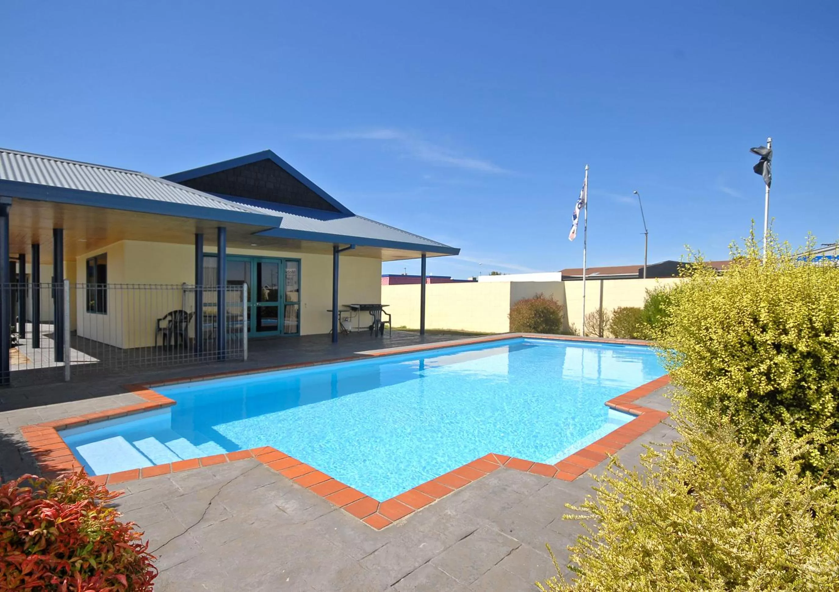 Swimming pool in Discovery Motor Lodge