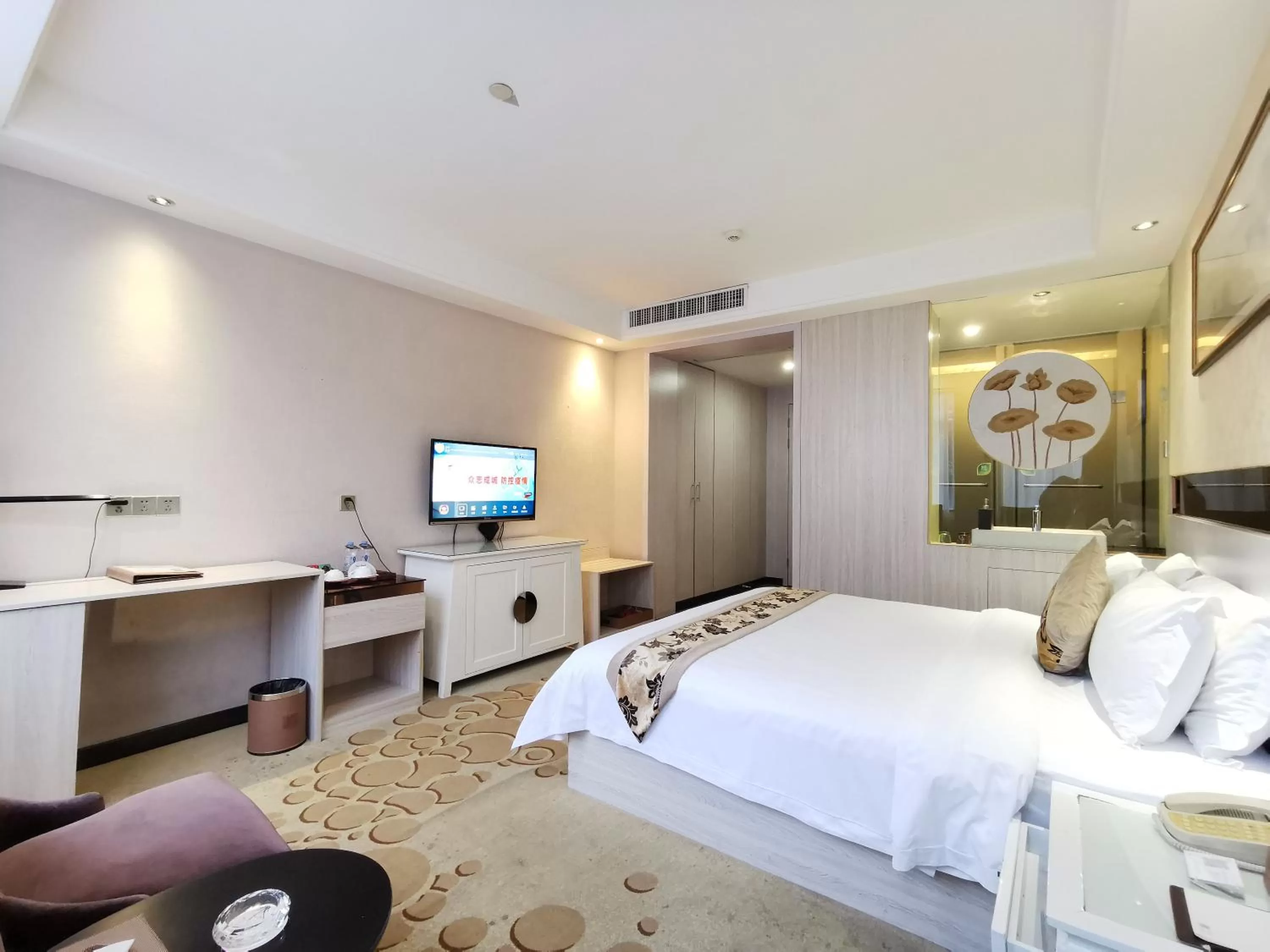 Deluxe King Suite in Paco Hotel Tianhe Coach Terminal Metro Satation Guangzhou-Free Shuttle Bus for Canton Fair