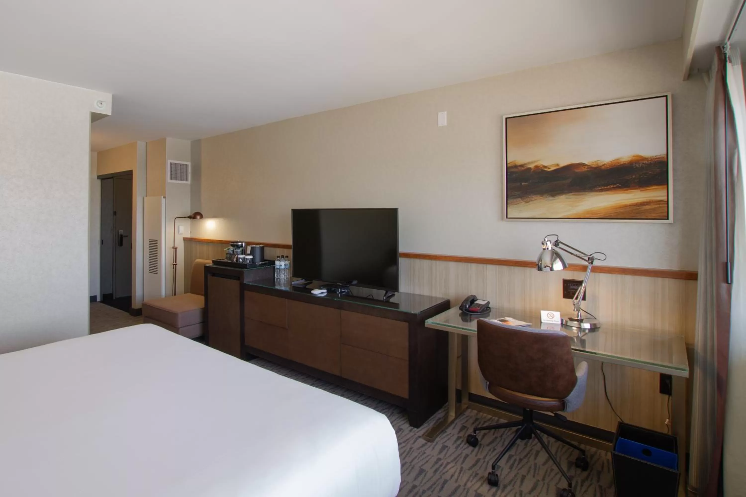 Bedroom, Bed in Miyako Hotel Los Angeles