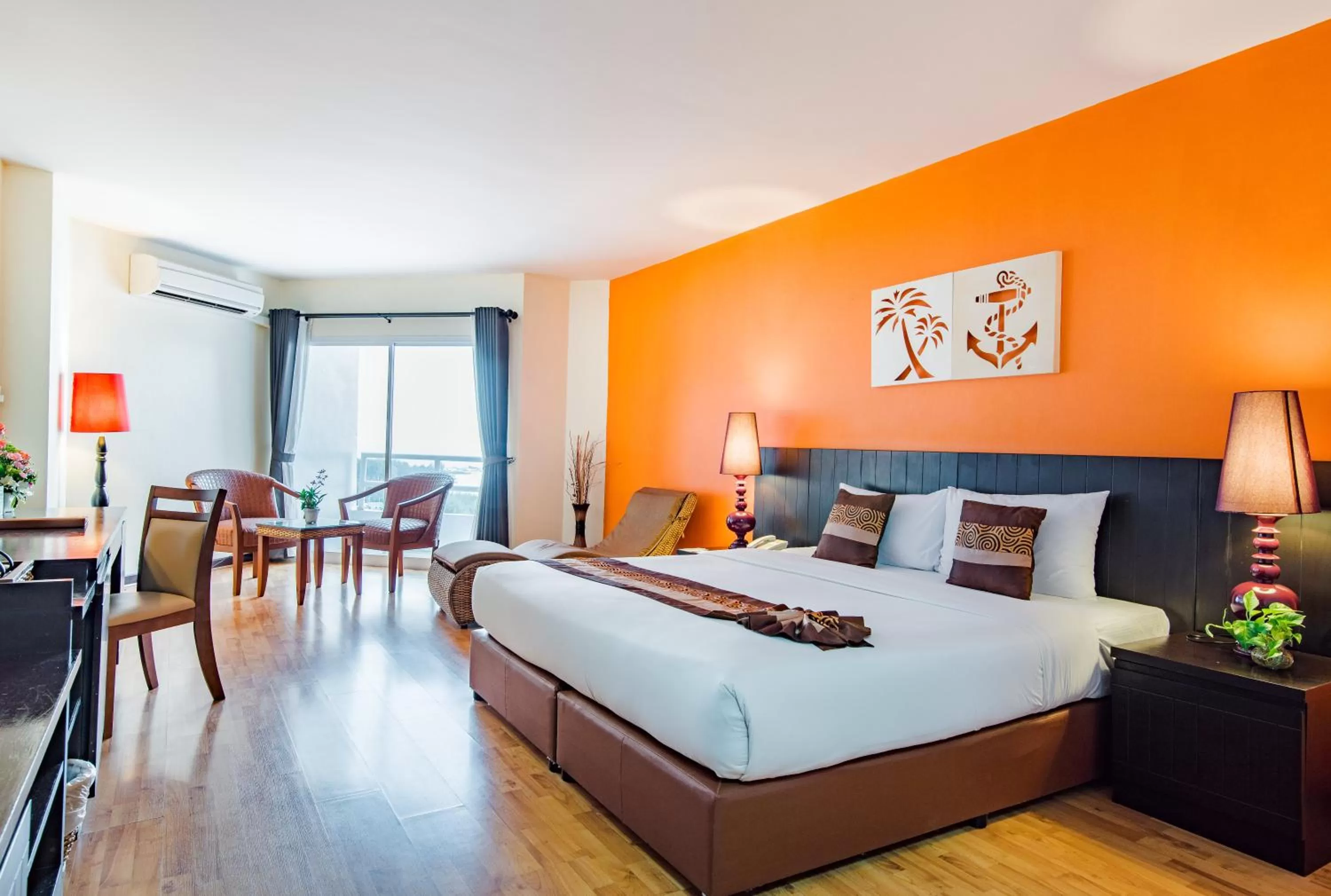 Bed in Golden Beach Cha-Am Hotel