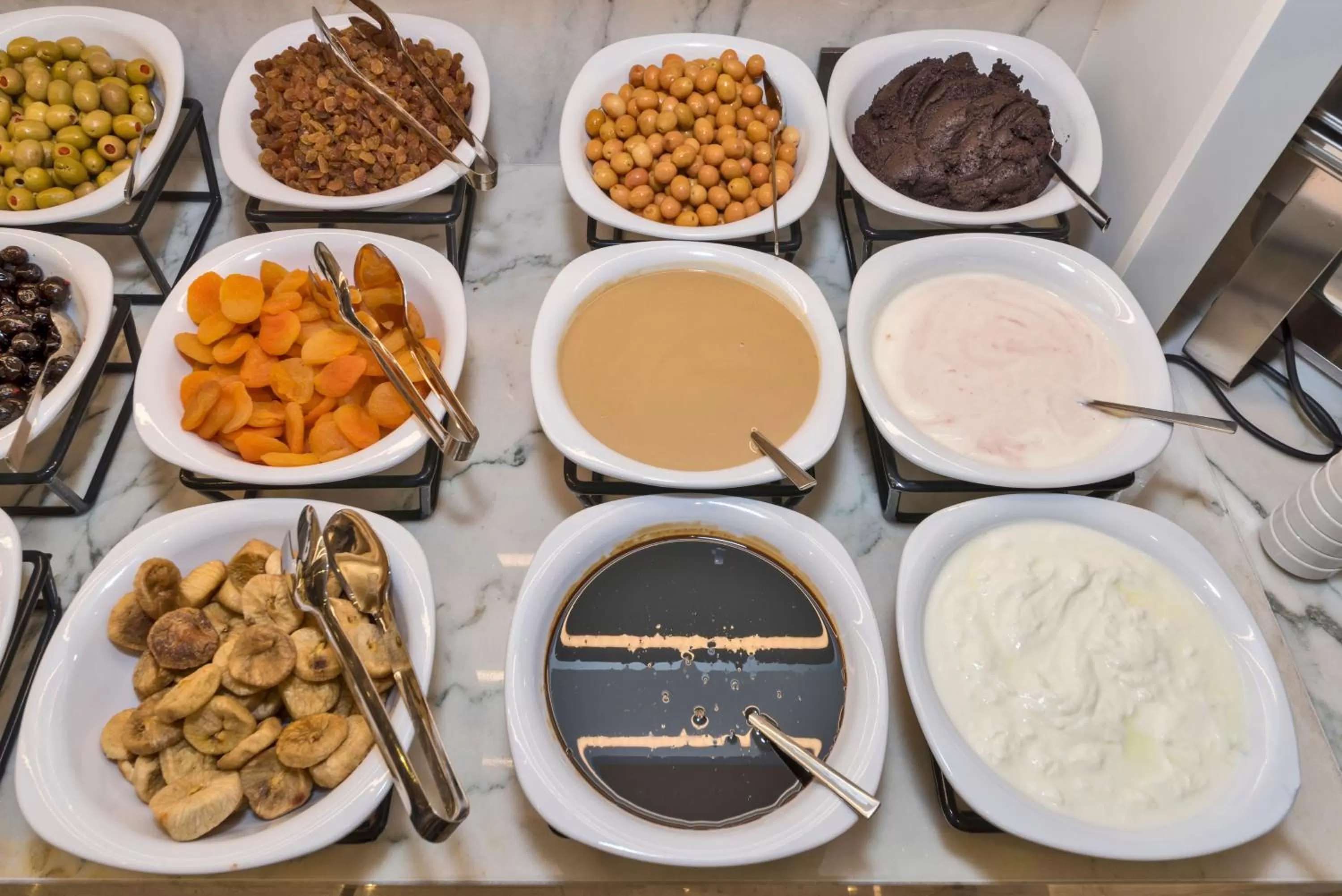 Food and drinks in Golden Royal Hotel