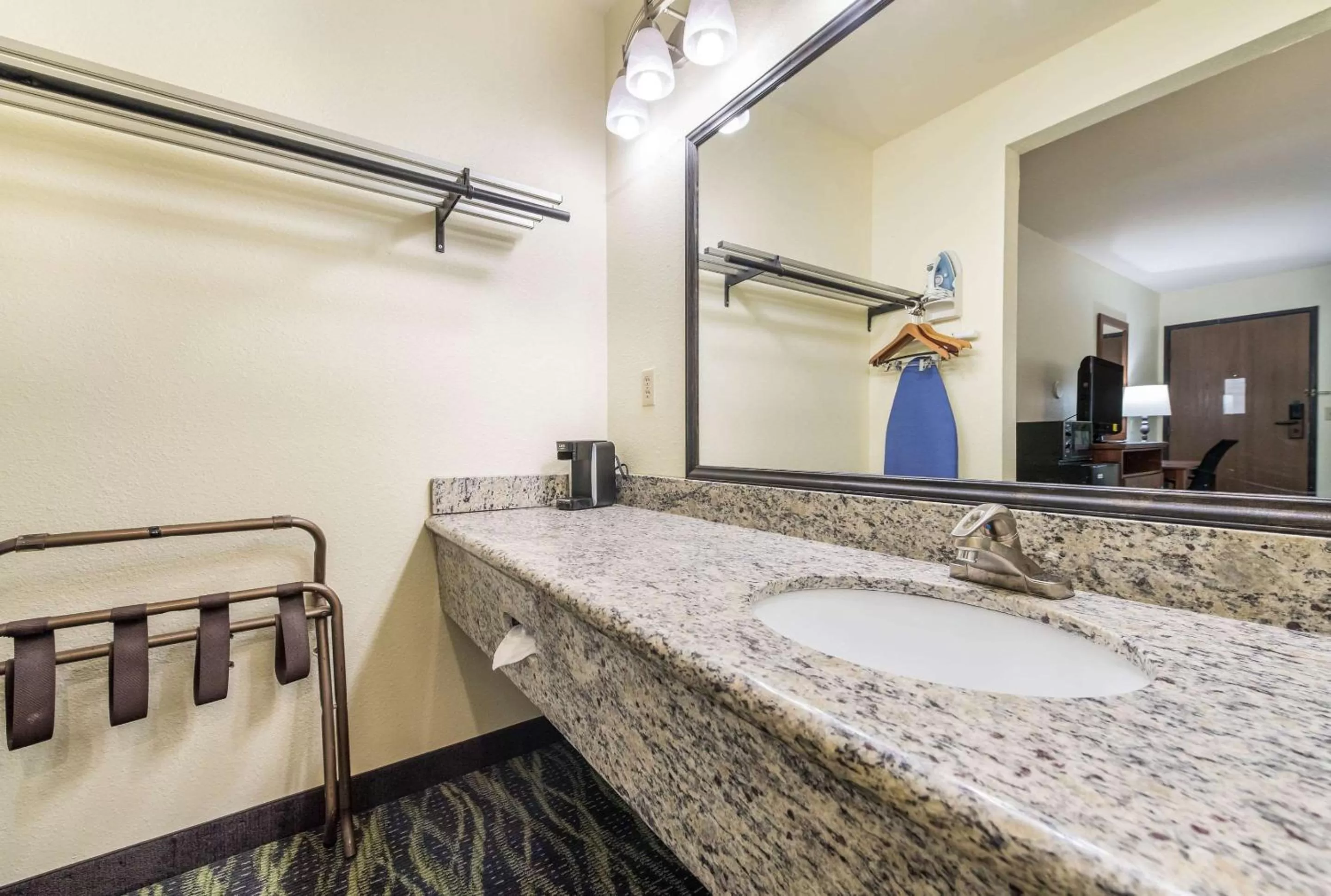 Bathroom in Quality Inn Bellevue