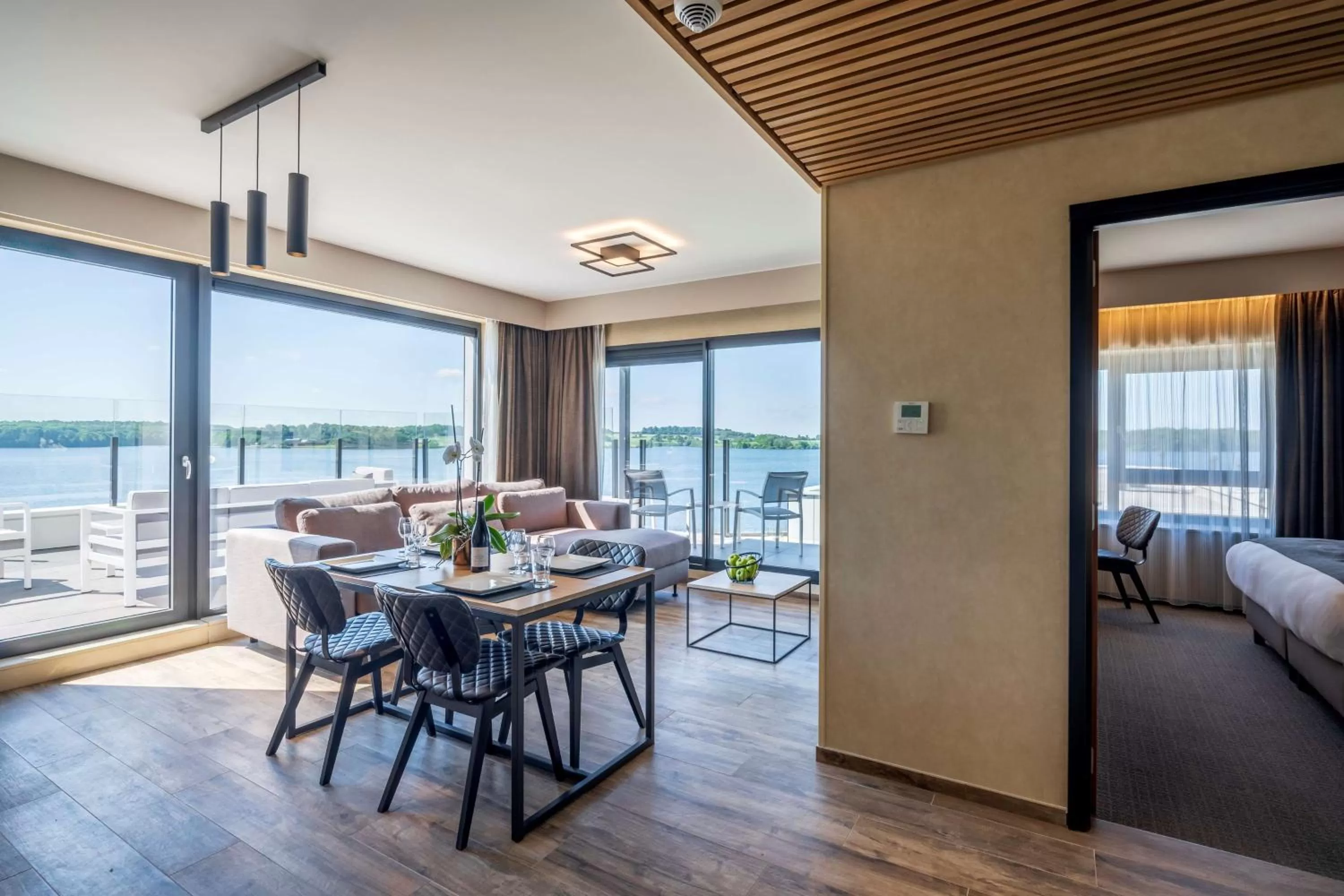 Photo of the whole room, Bed in Golden Lakes Hotel