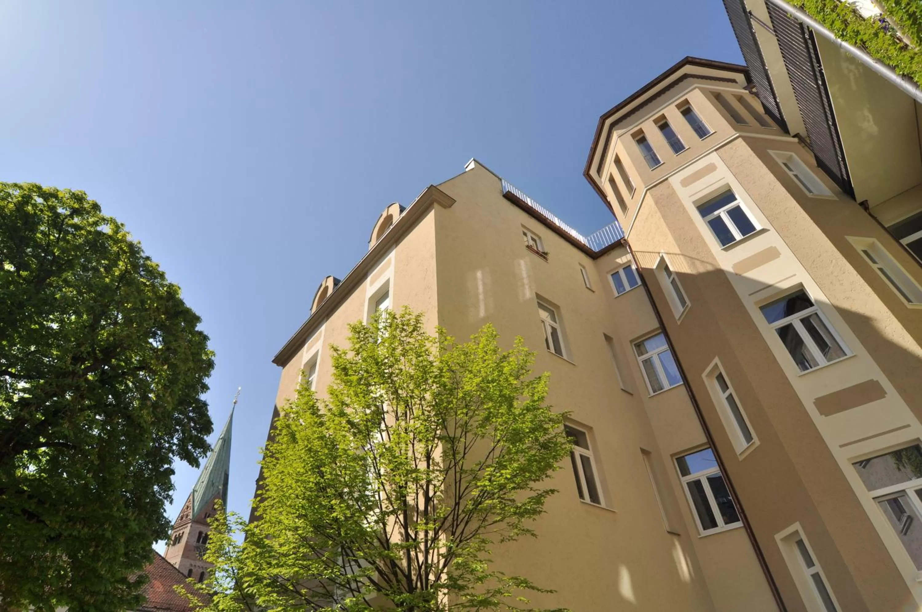Facade/entrance in Dom Hotel