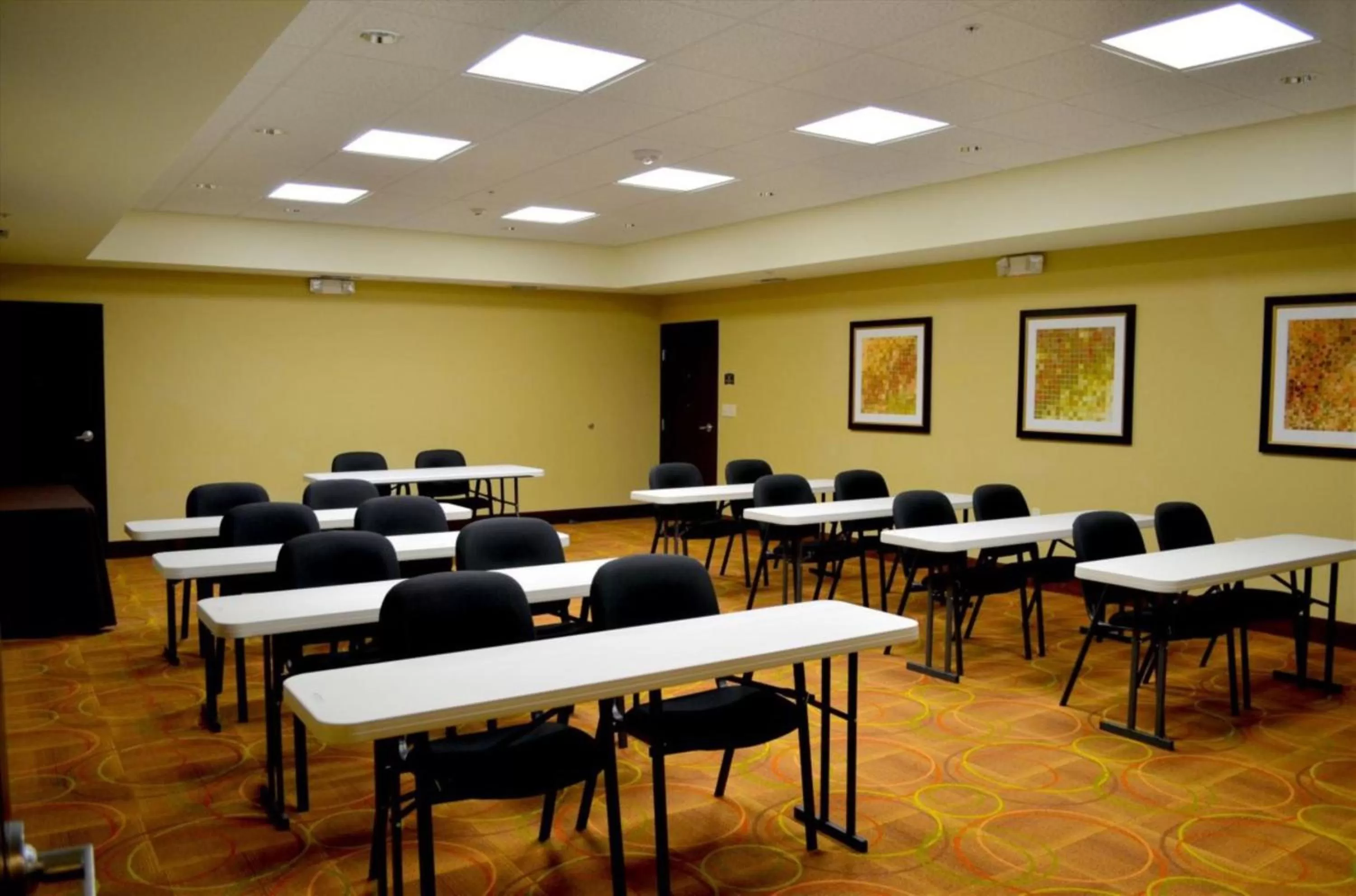 Meeting/conference room in Staybridge Suites Longview by IHG