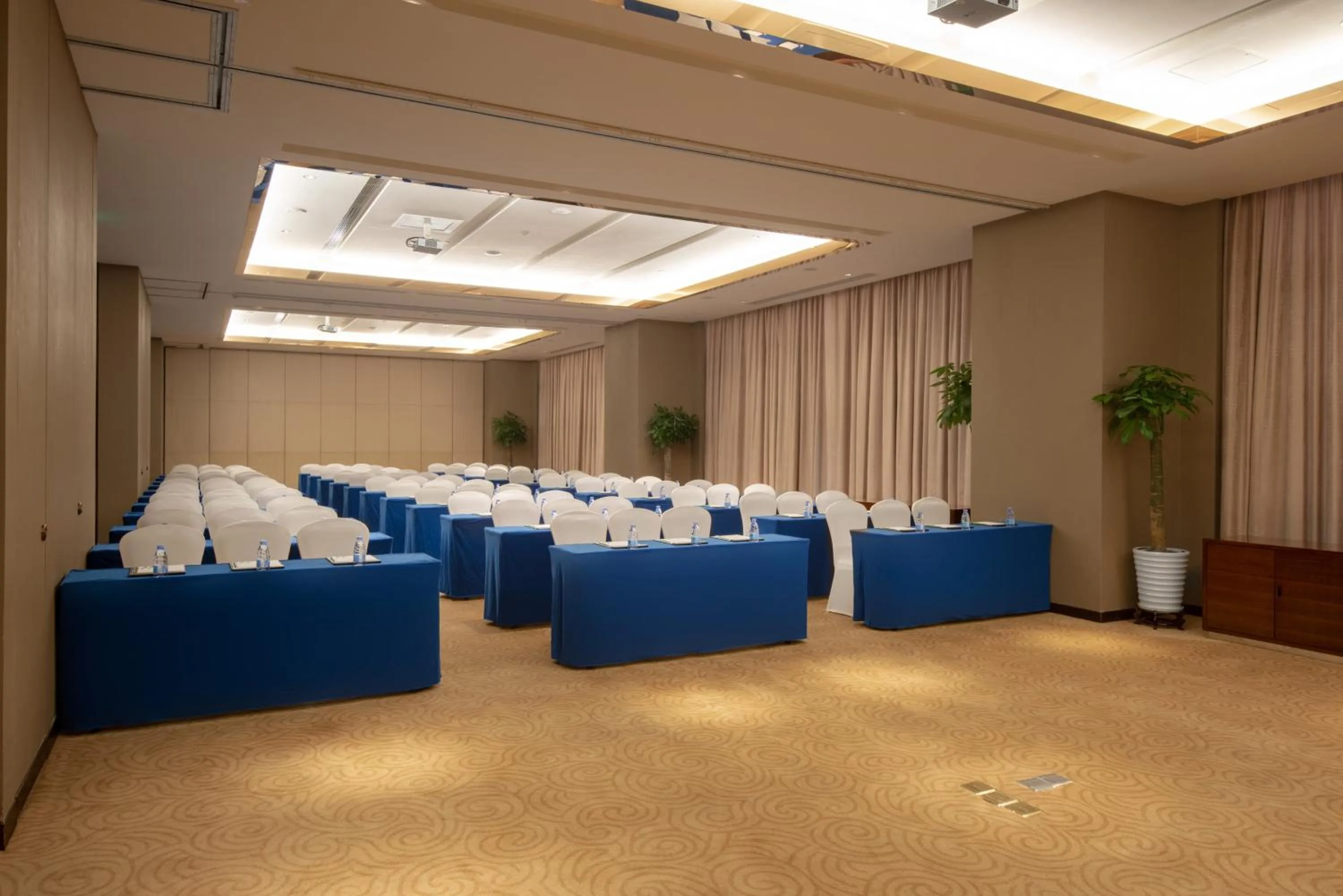 Meeting/conference room in Junluxe Hotel Guangzhou Science City-Free Shuttle Bus Service to Guangzhou Canton Fair