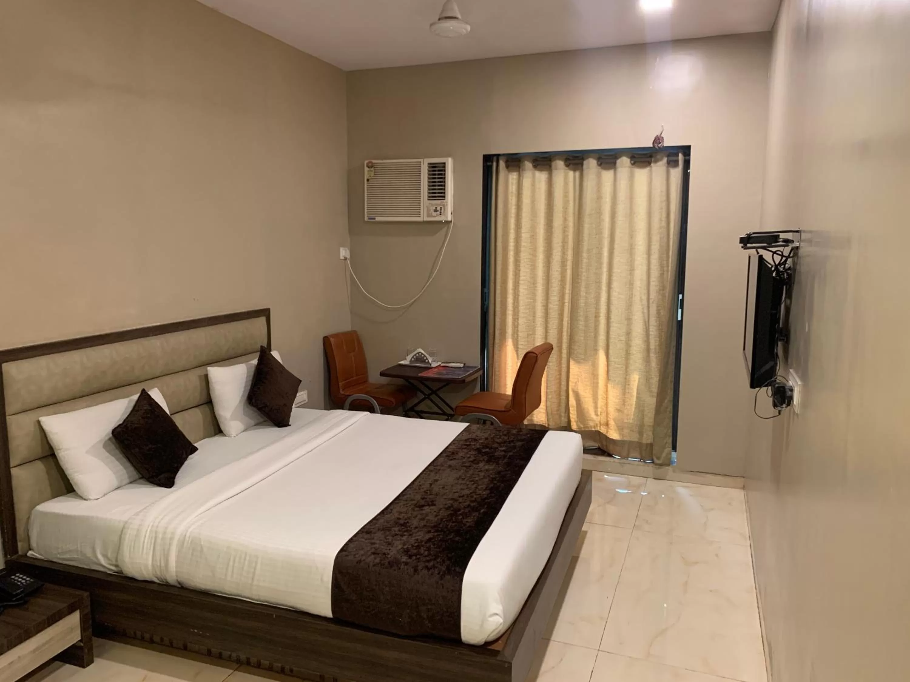Bed in Hotel Merakee - Near Dahisar Mira Road Mumbai
