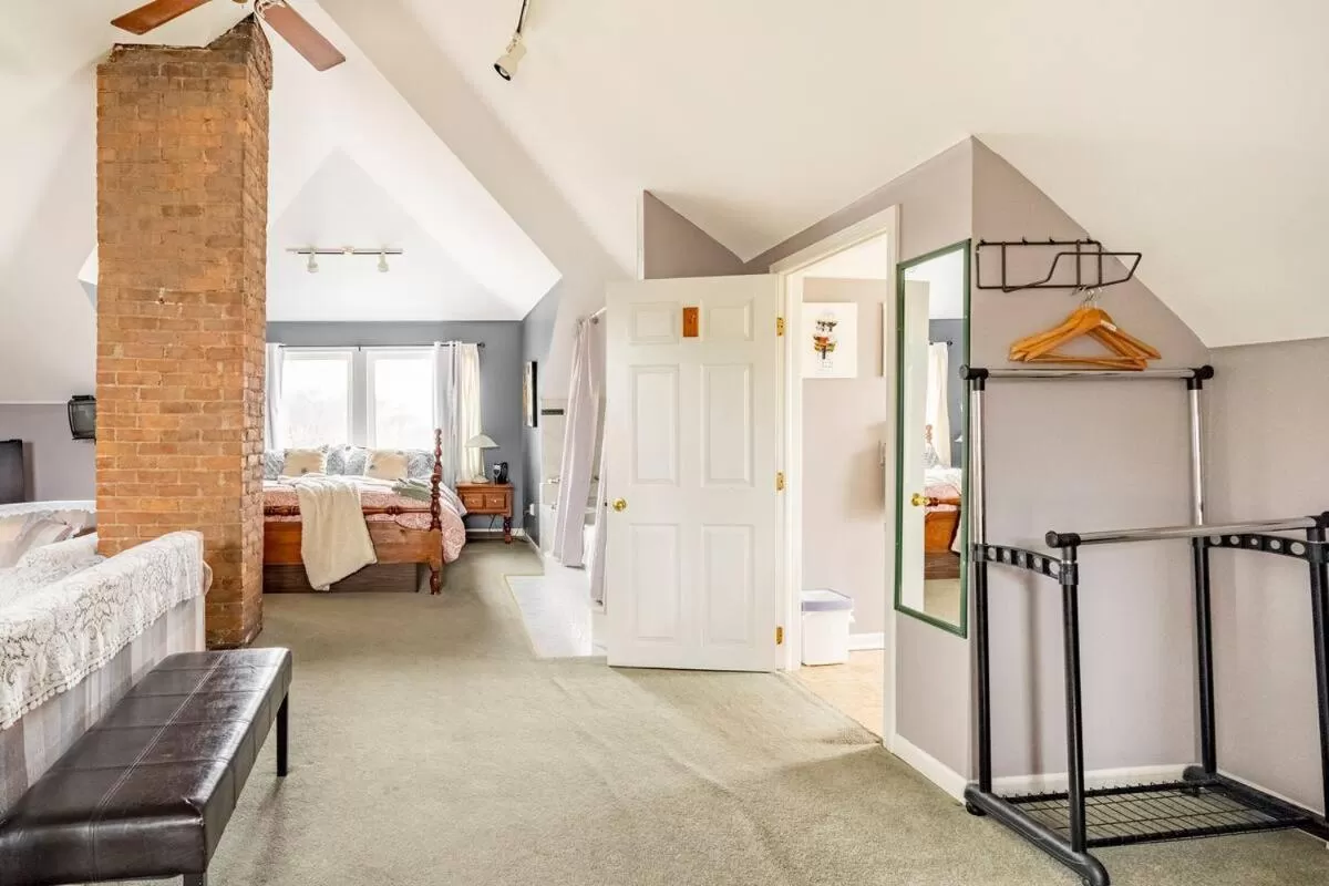 Bed in Ye Olde Walkerville Bed & Breakfast