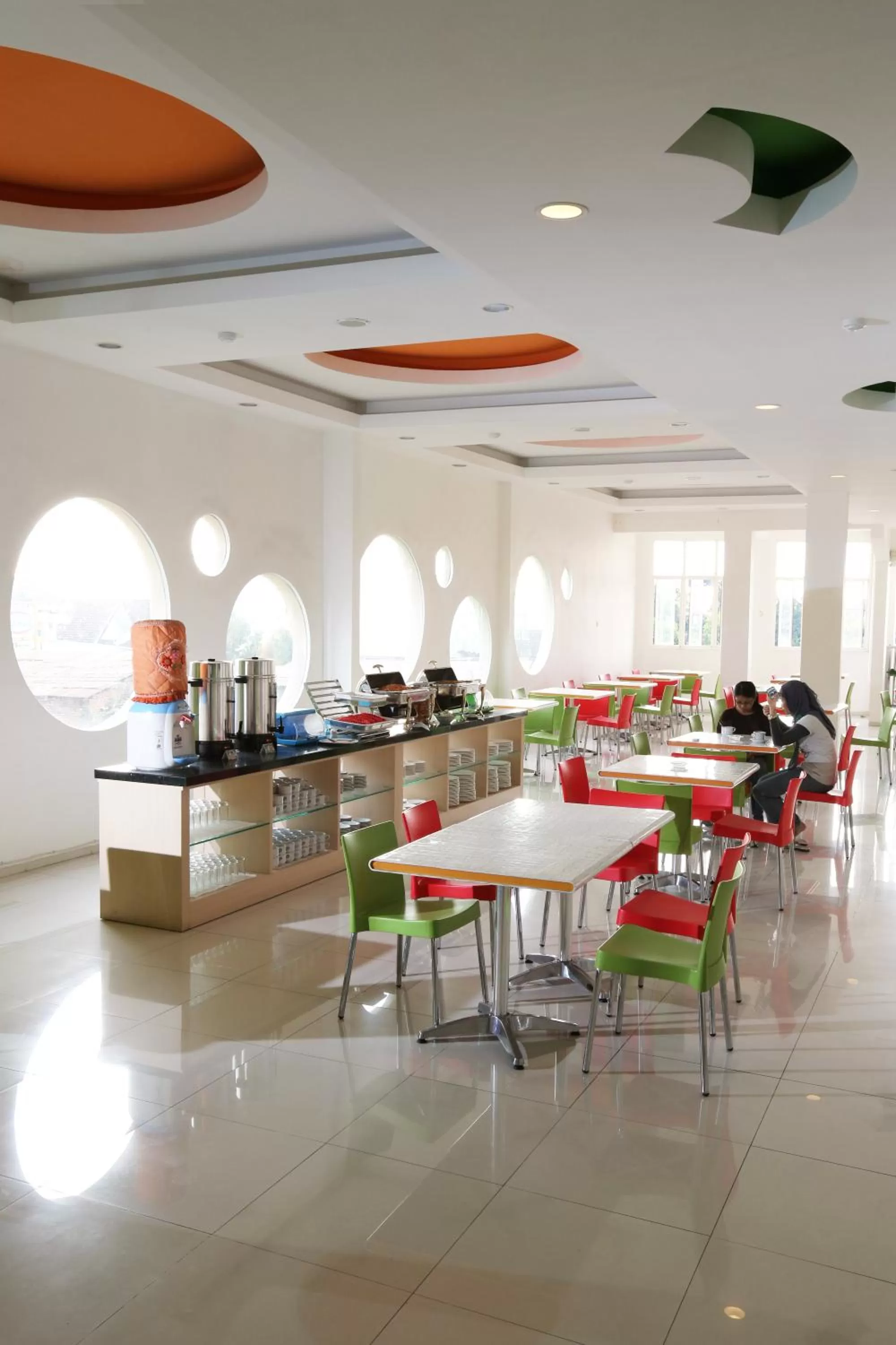 Restaurant/places to eat in Hotel Dewarna Sutoyo Malang