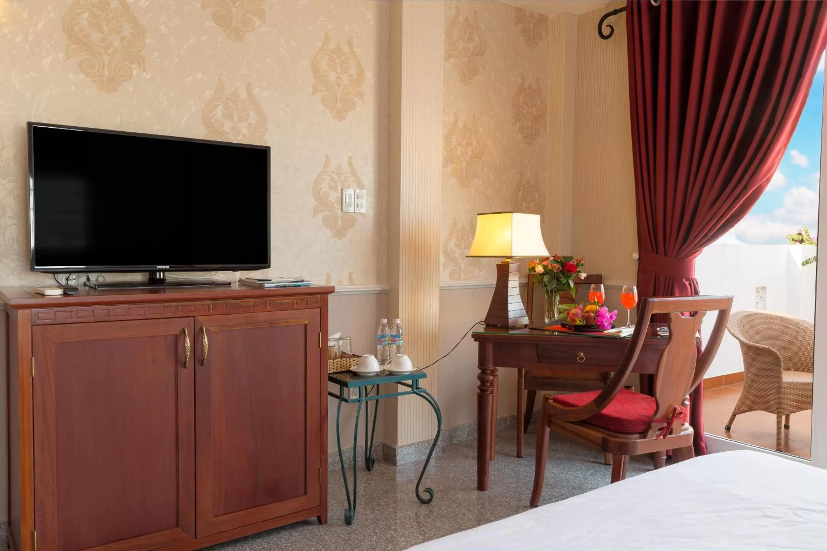 Communal lounge/ TV room, Bed in Ben Thanh Boutique Hotel