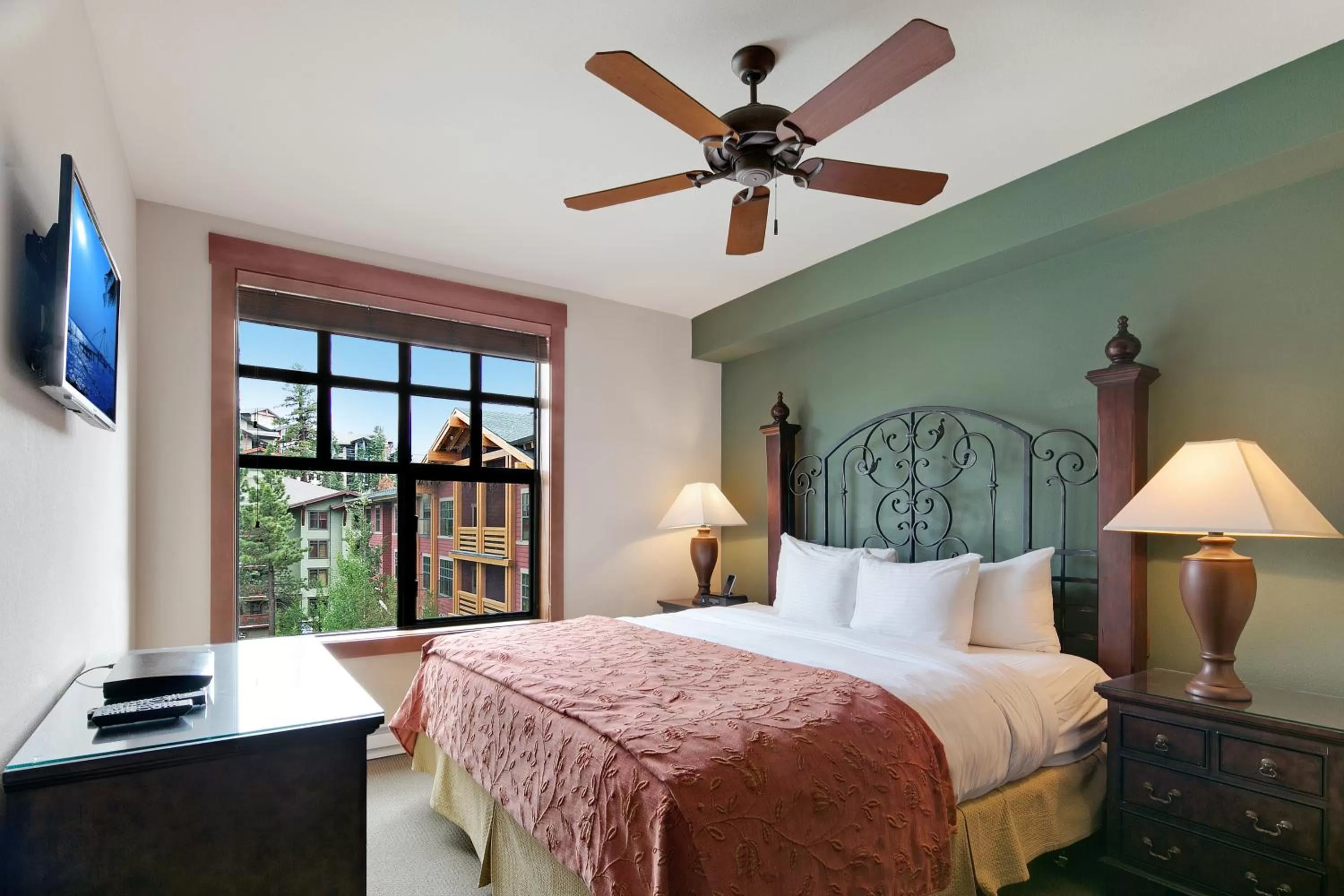 Bedroom, Bed in The Village Lodge