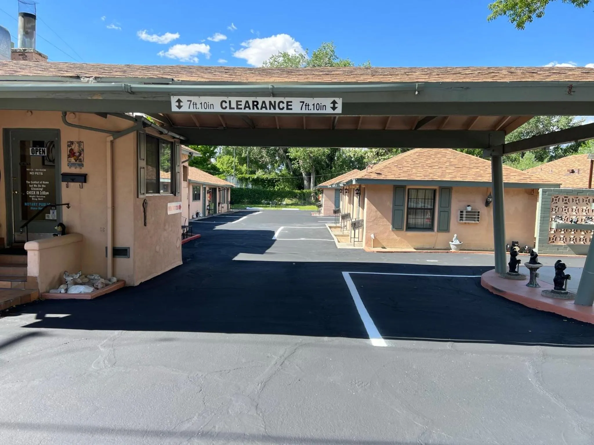 Bishop Elms Motel