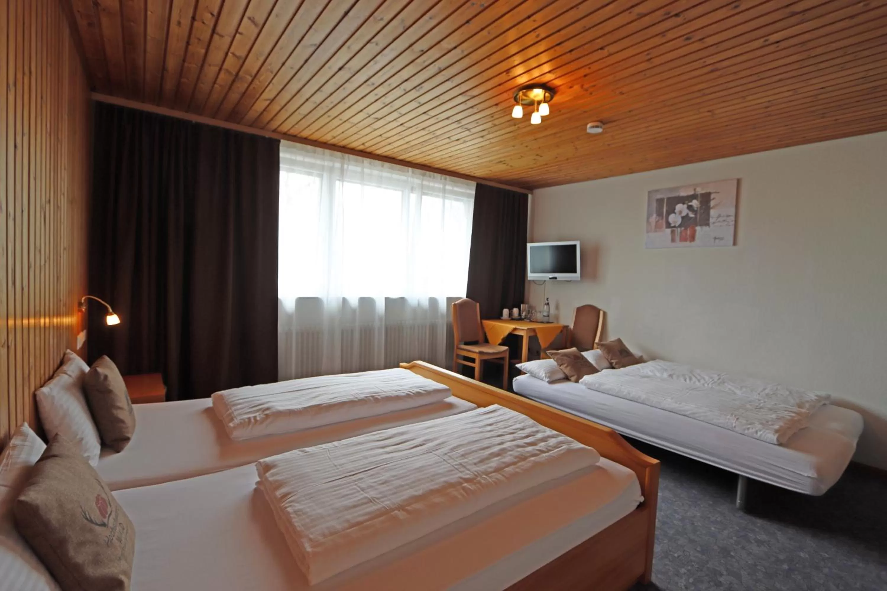 Bed in Hotel Kreuz Höhengasthof