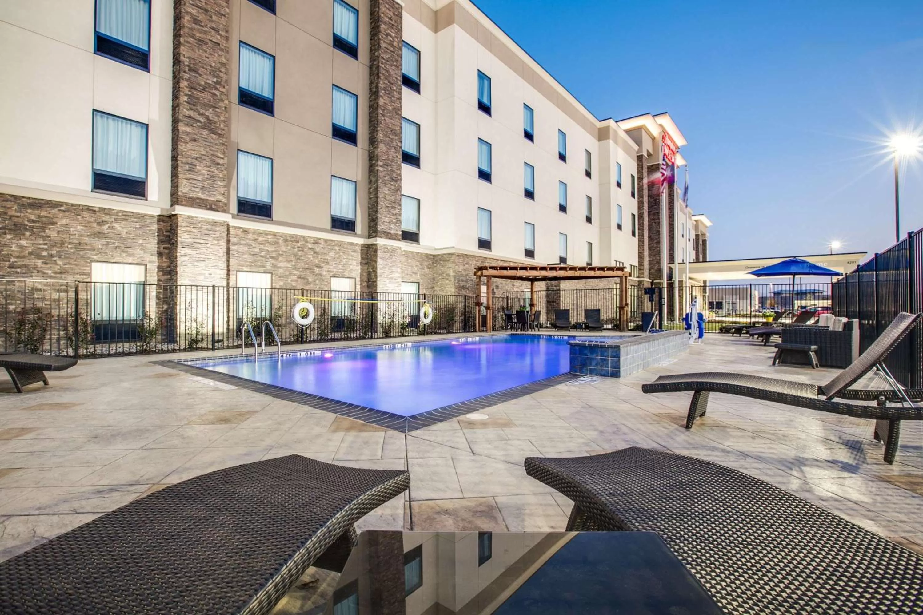 Pool view in Hampton Inn & Suites Dallas/Ft. Worth Airport South