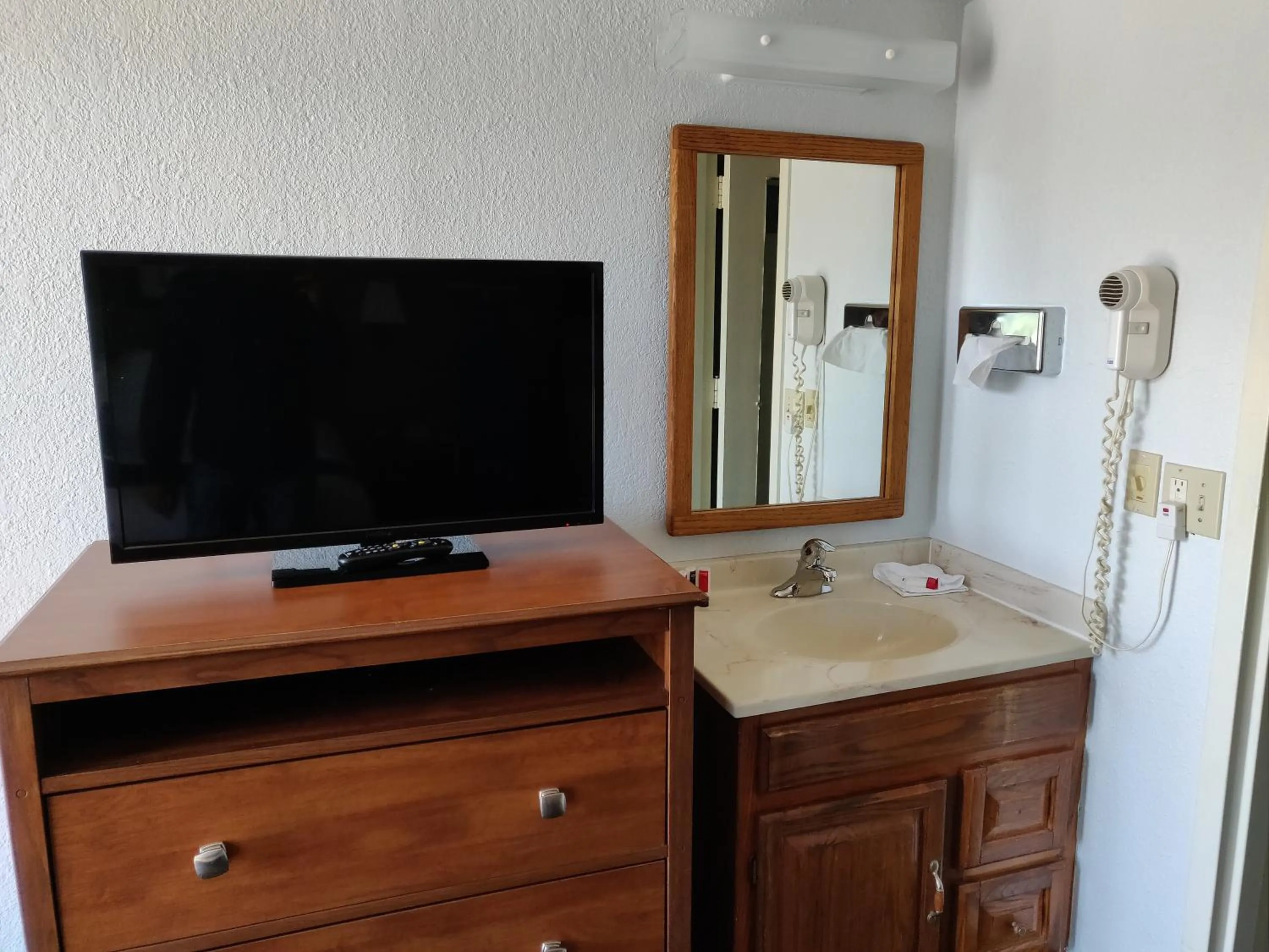 TV and multimedia in Cedar Cove