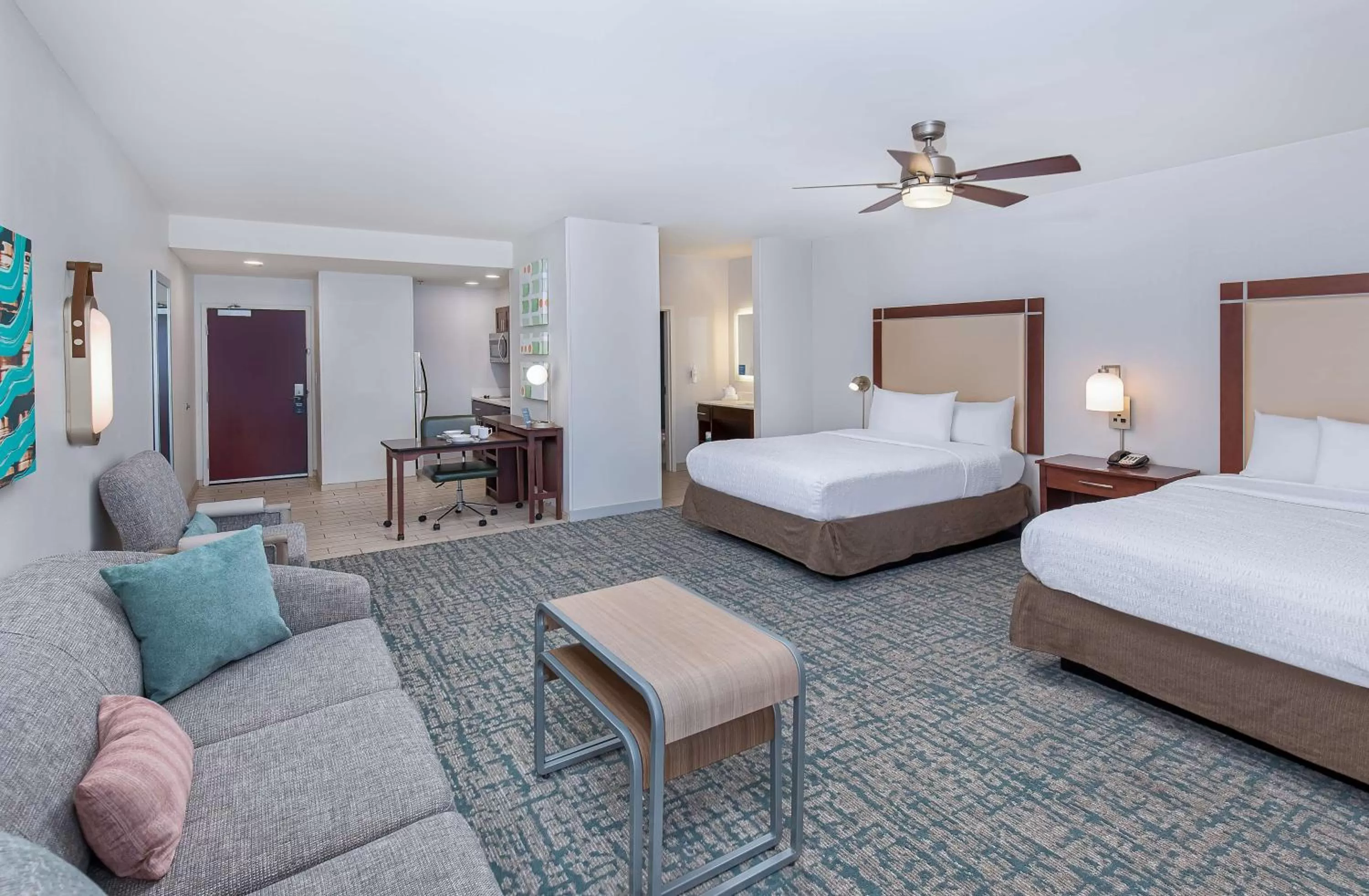 Living room, Bed in Homewood Suites by Hilton Atlanta Perimeter Center