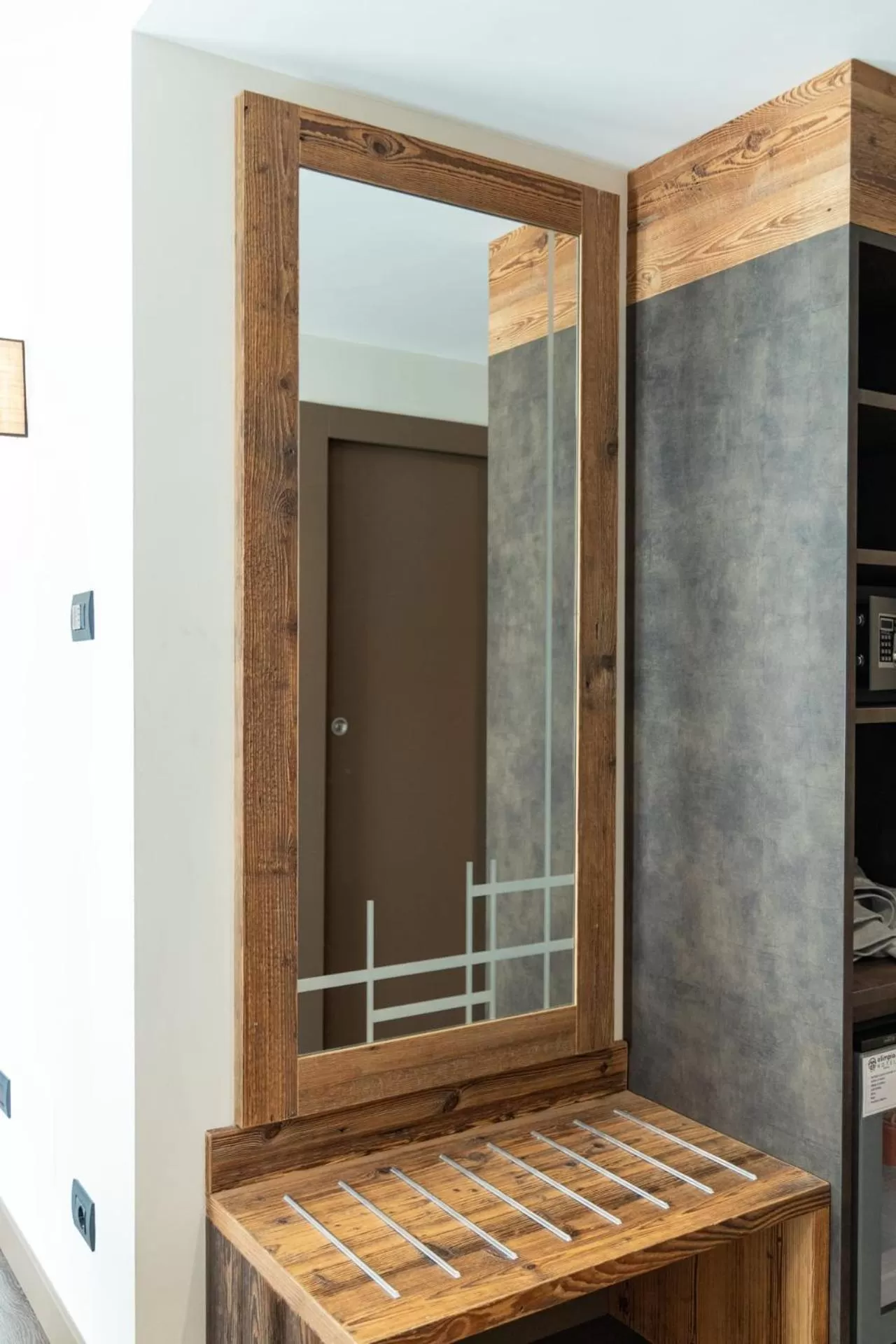 wardrobe in Olimpia Hotel