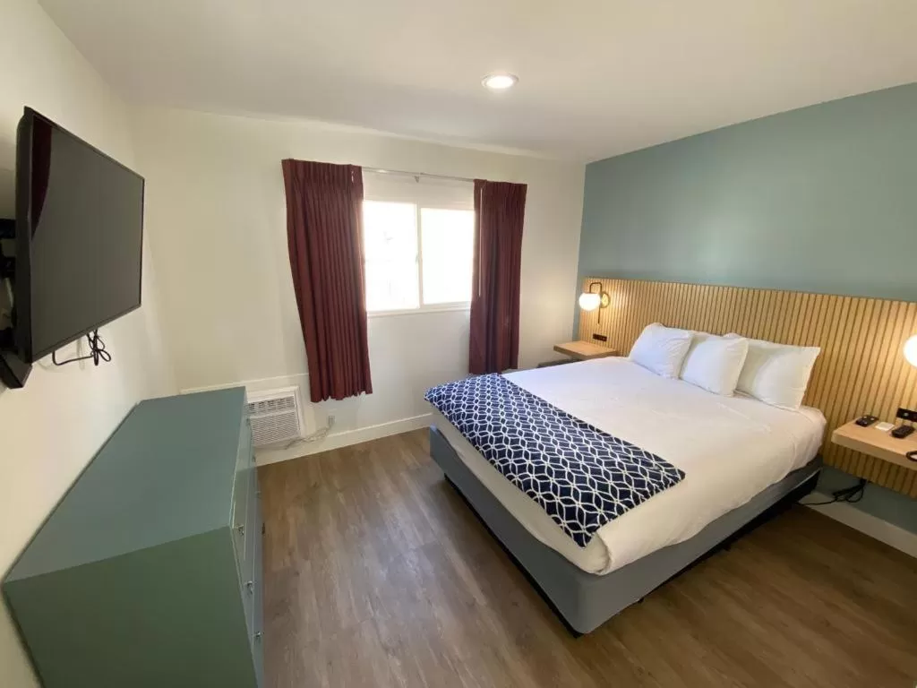 Bed in Salt Air Lodge