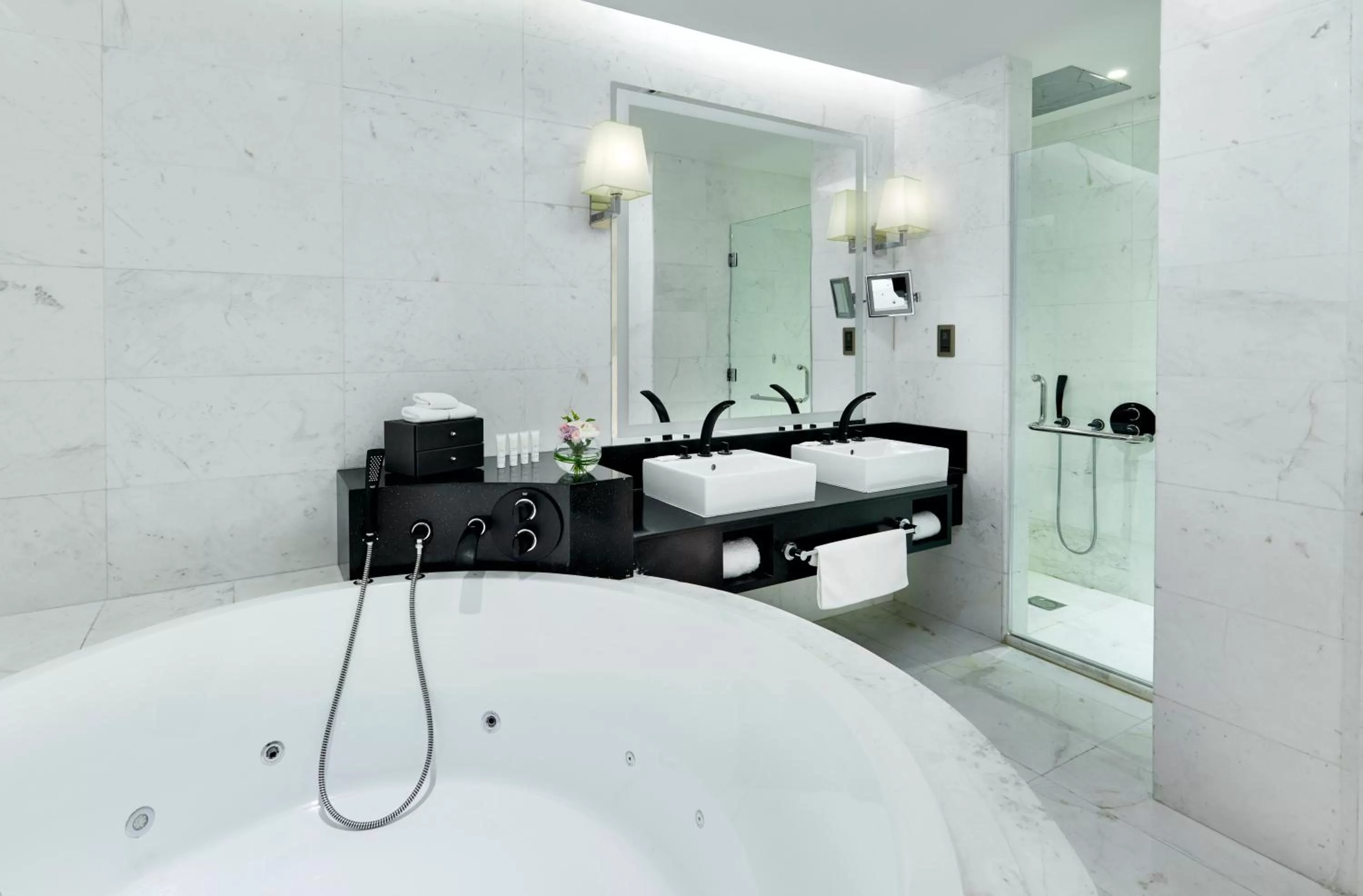 Bedroom in Best Plaza West Bay Hotel