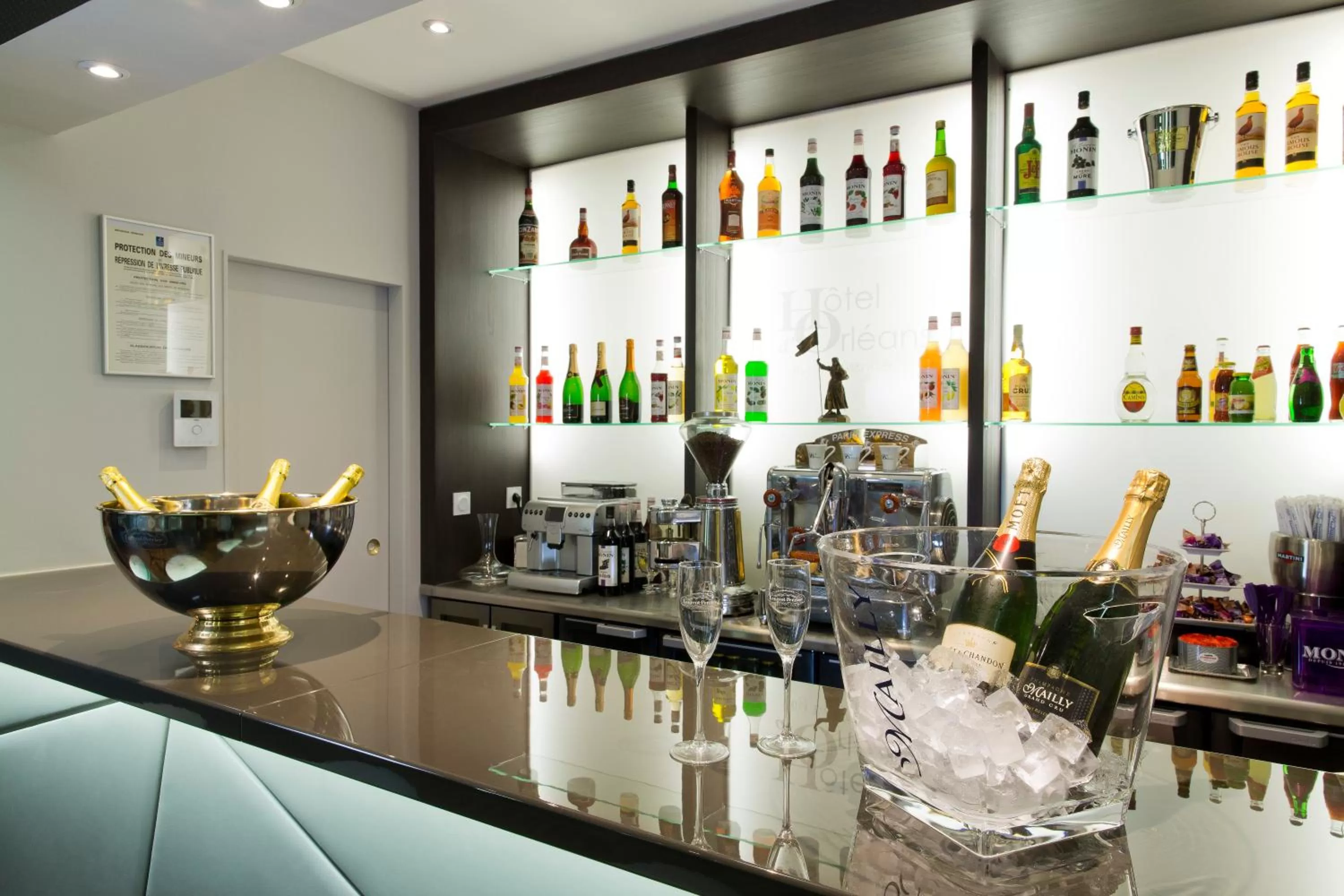 Lounge or bar in Hôtel d'Orléans