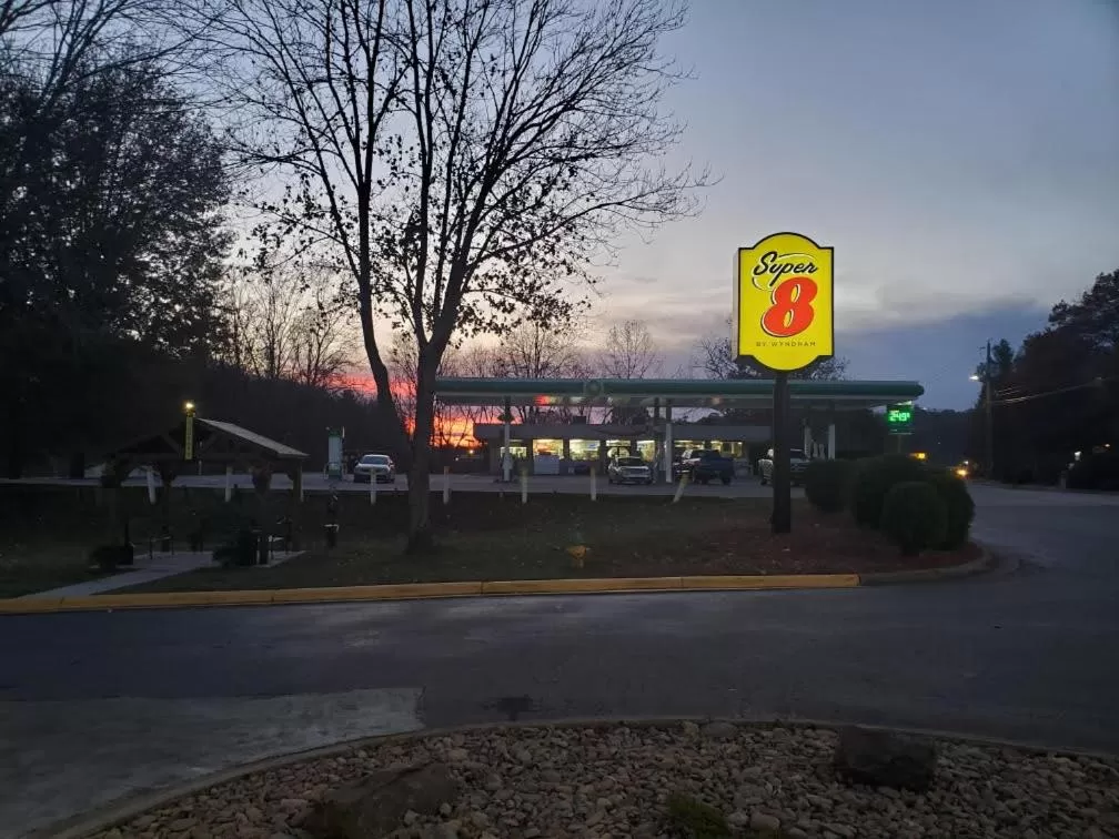 Property Building in Super 8 by Wyndham Asheville/Biltmore