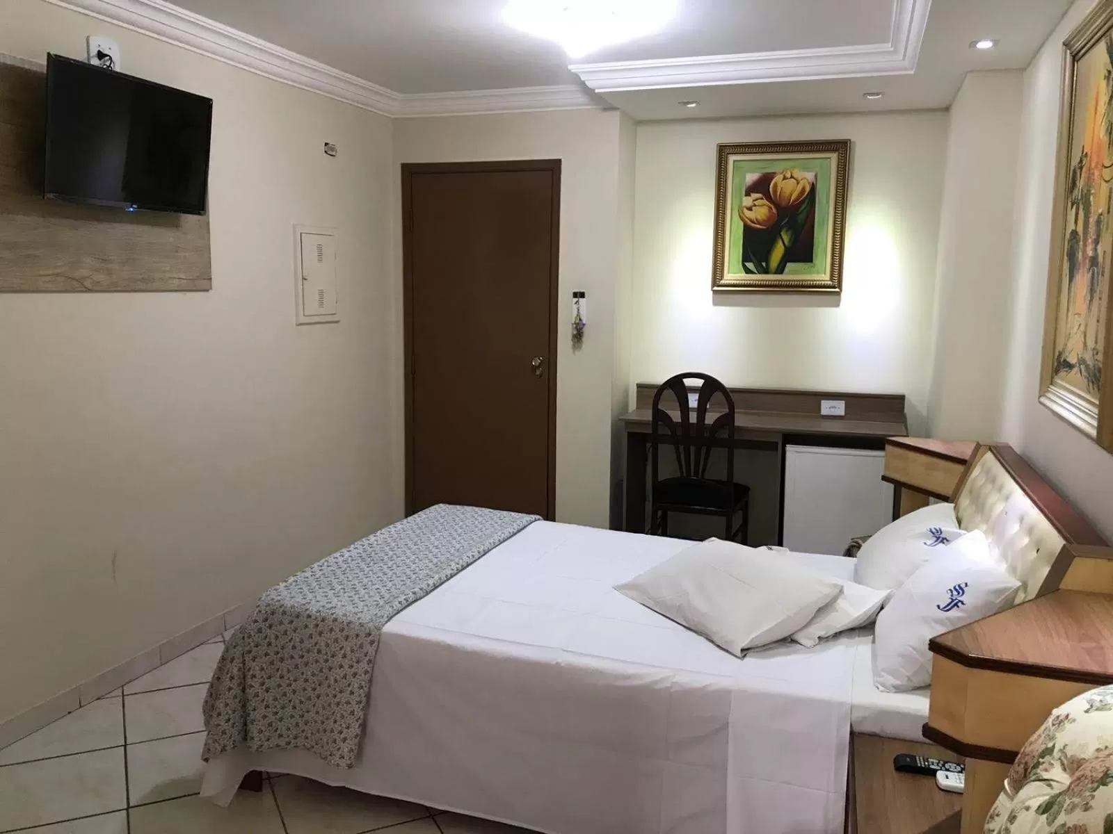 Bed in San Francisco Plazza Hotel