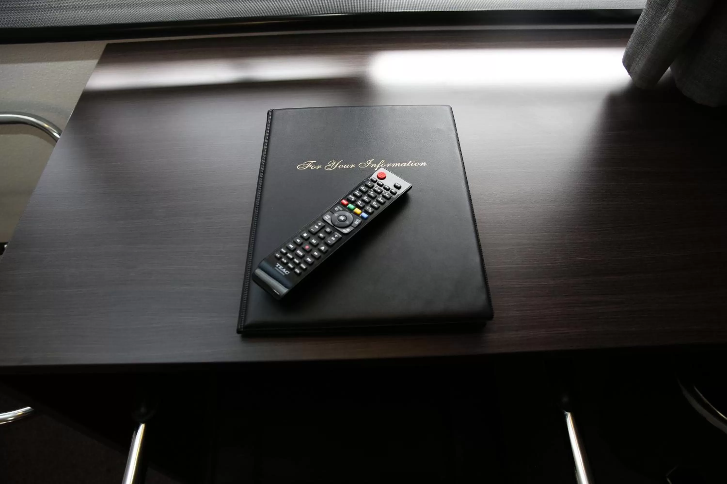 Photo of the whole room, TV/Entertainment Center in White Manor Motel
