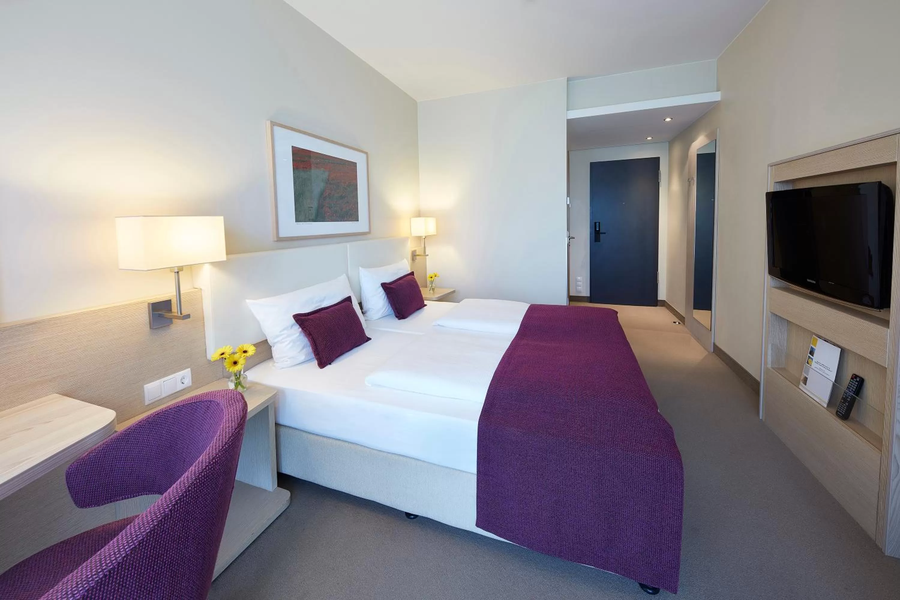 Photo of the whole room, Bed in GHOTEL hotel & living Koblenz