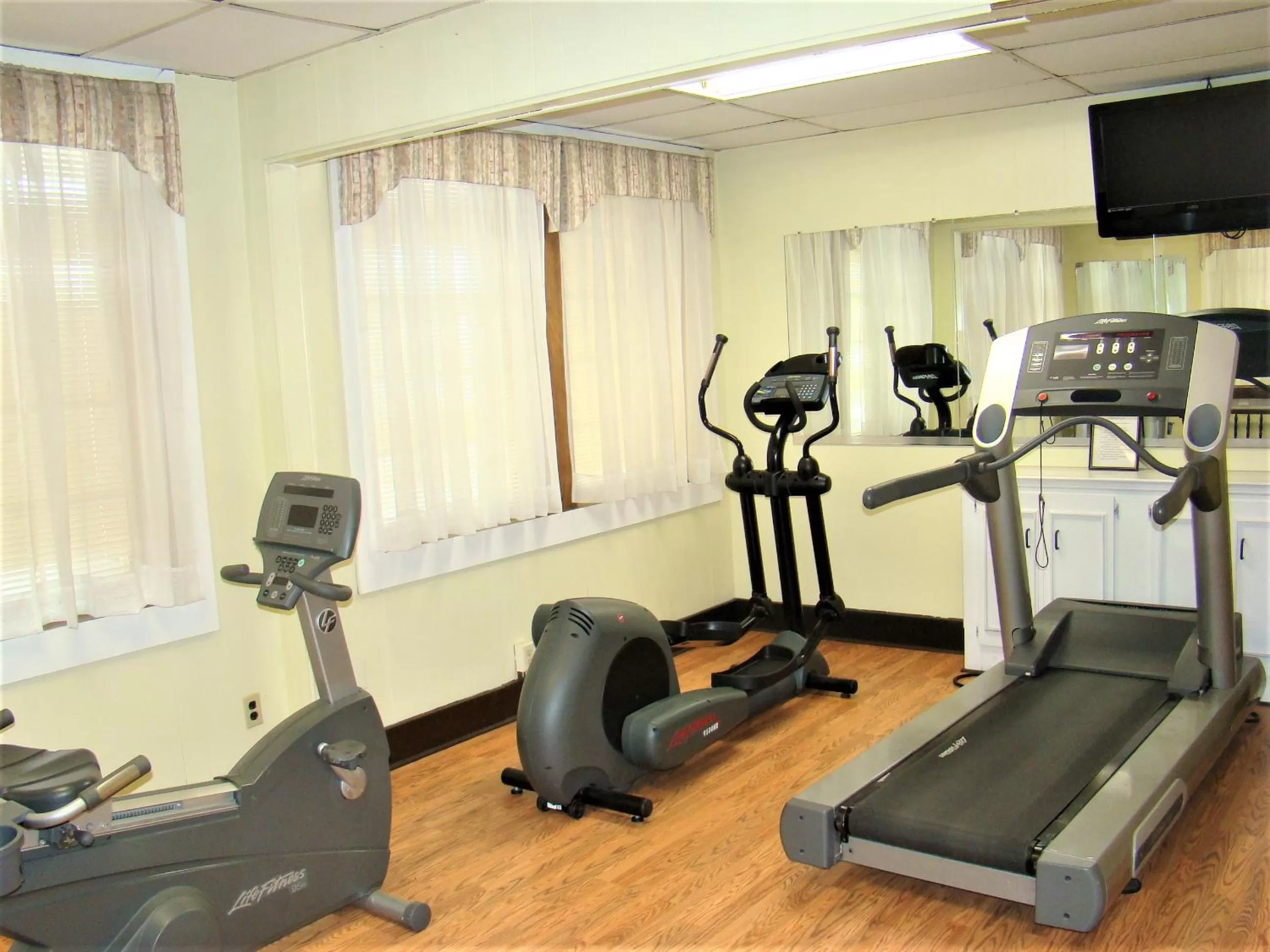 Fitness centre/facilities in Baymont by Wyndham Front Royal Near Shenandoah National Park