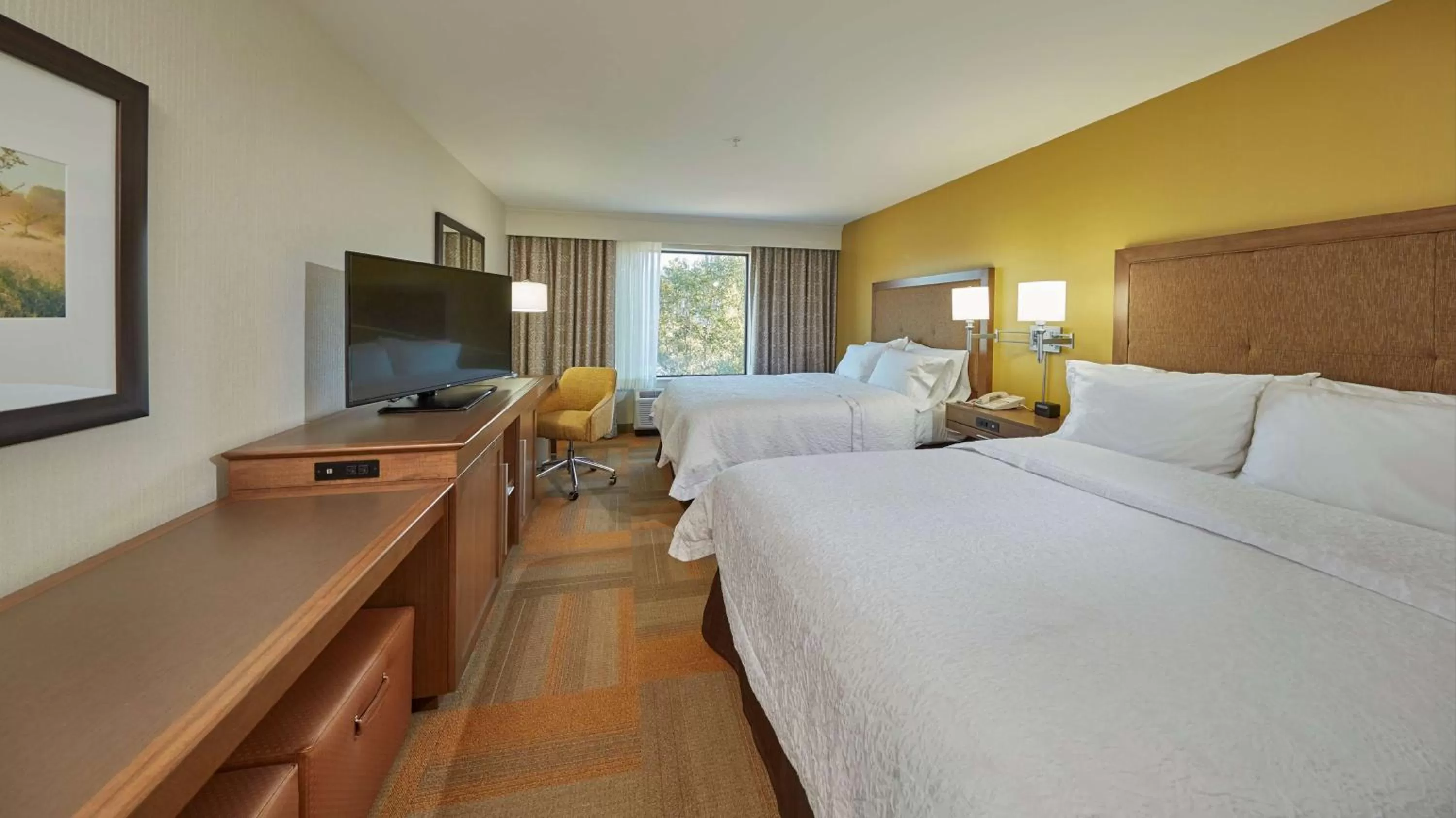 Queen Room with Two Queen Beds - Hearing Access/Non-Smoking in Hampton Inn & Suites Hood River
