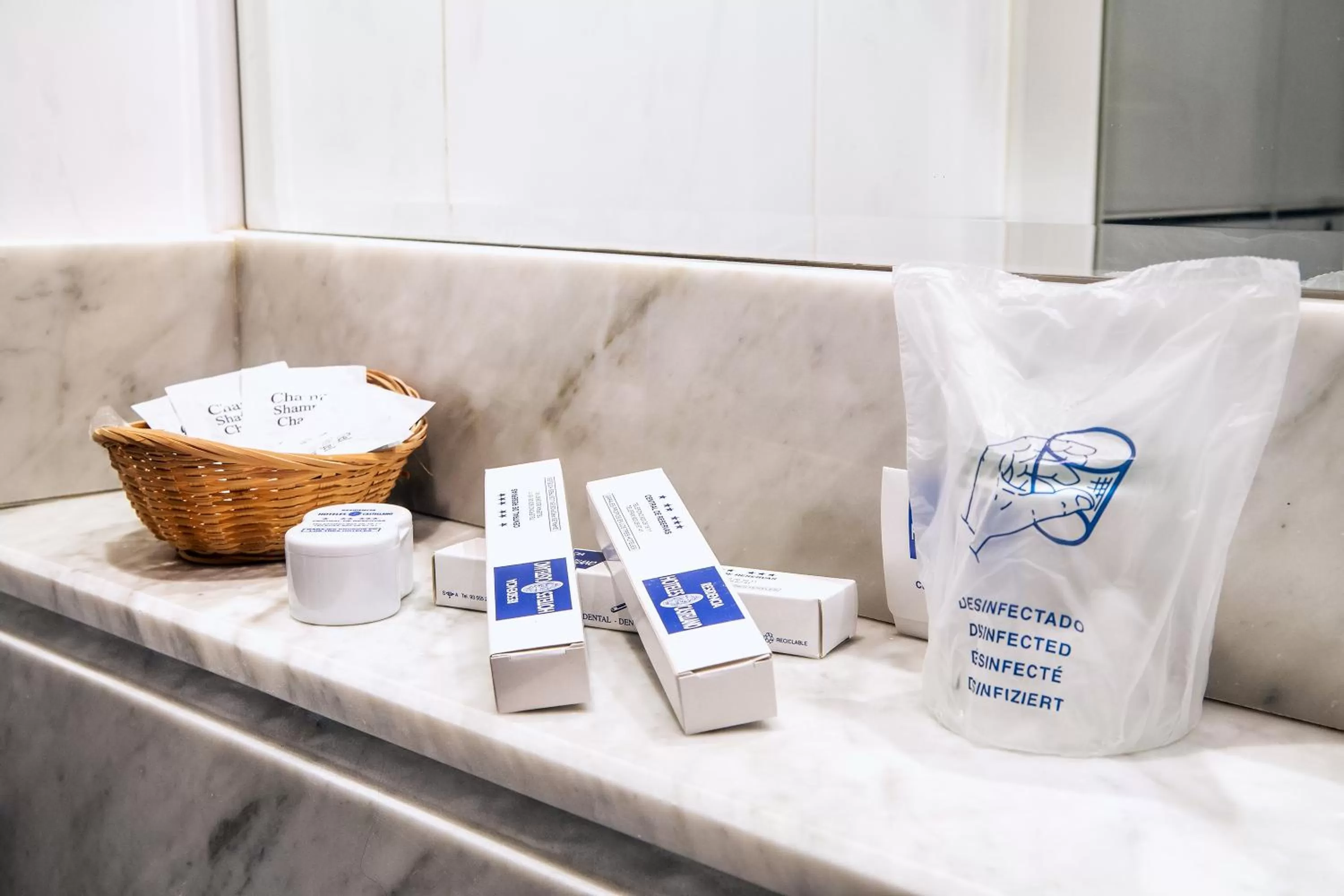 Bathroom in Hotel Castellano I